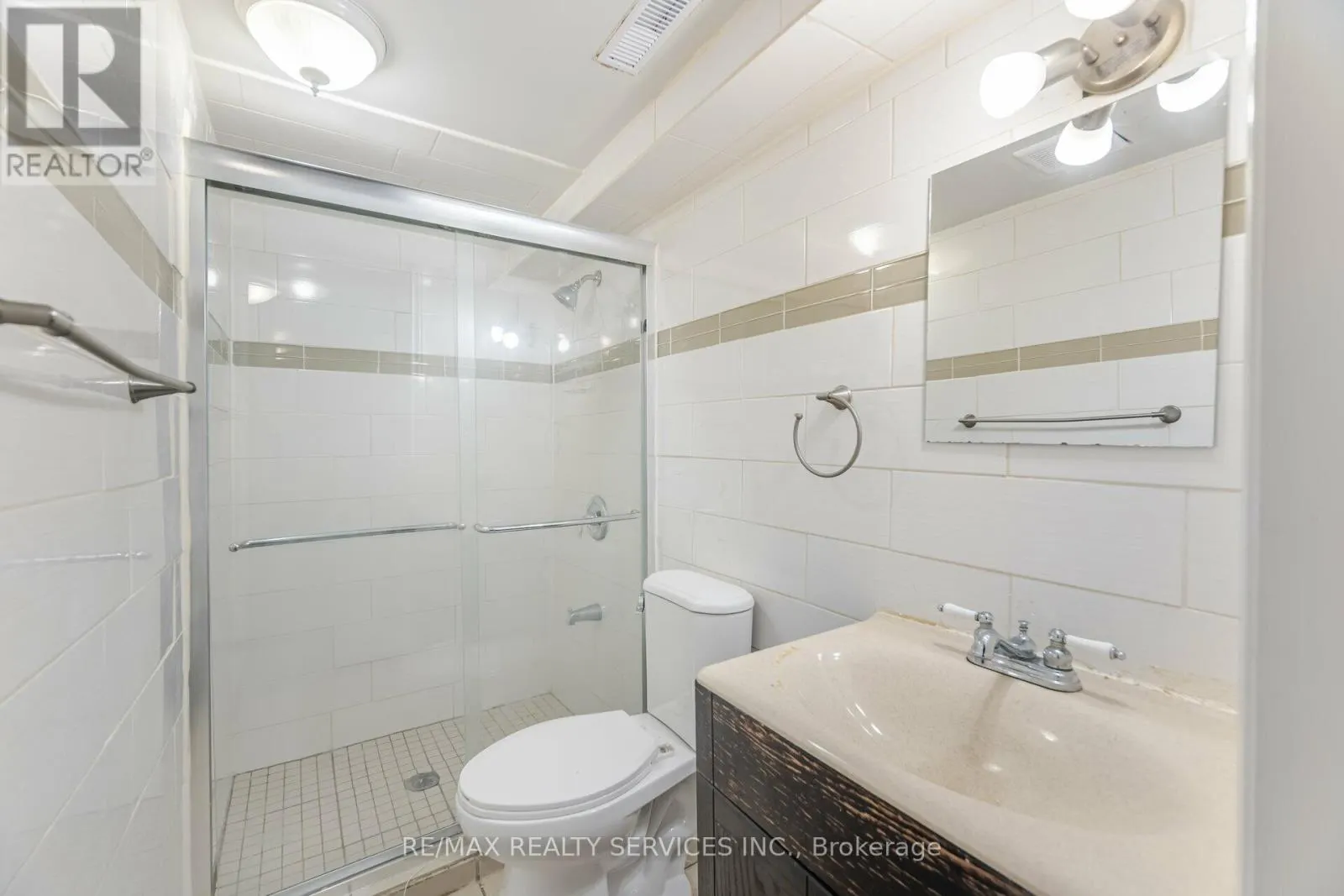 41 TOWN HOUSE CRESCENT