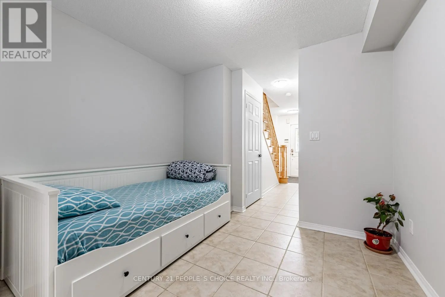 5 - 27 WEST DEAN PARK DRIVE