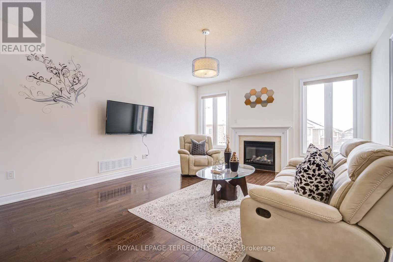 32 MISTYGLEN CRESCENT