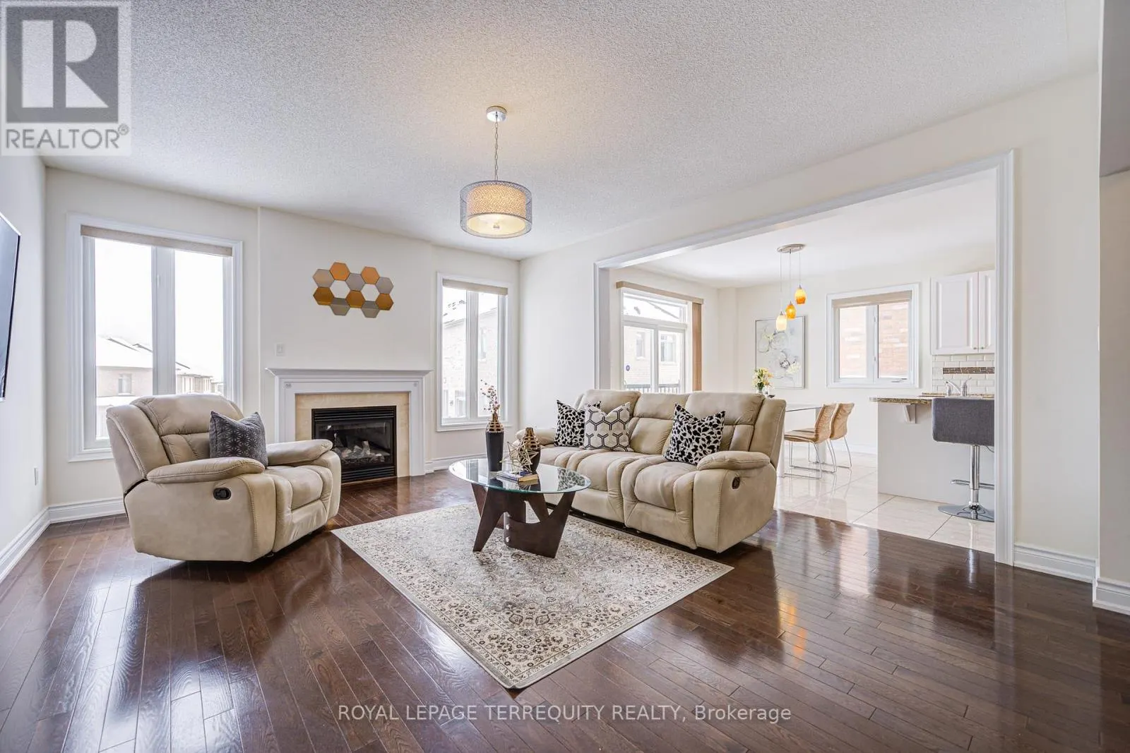 32 MISTYGLEN CRESCENT