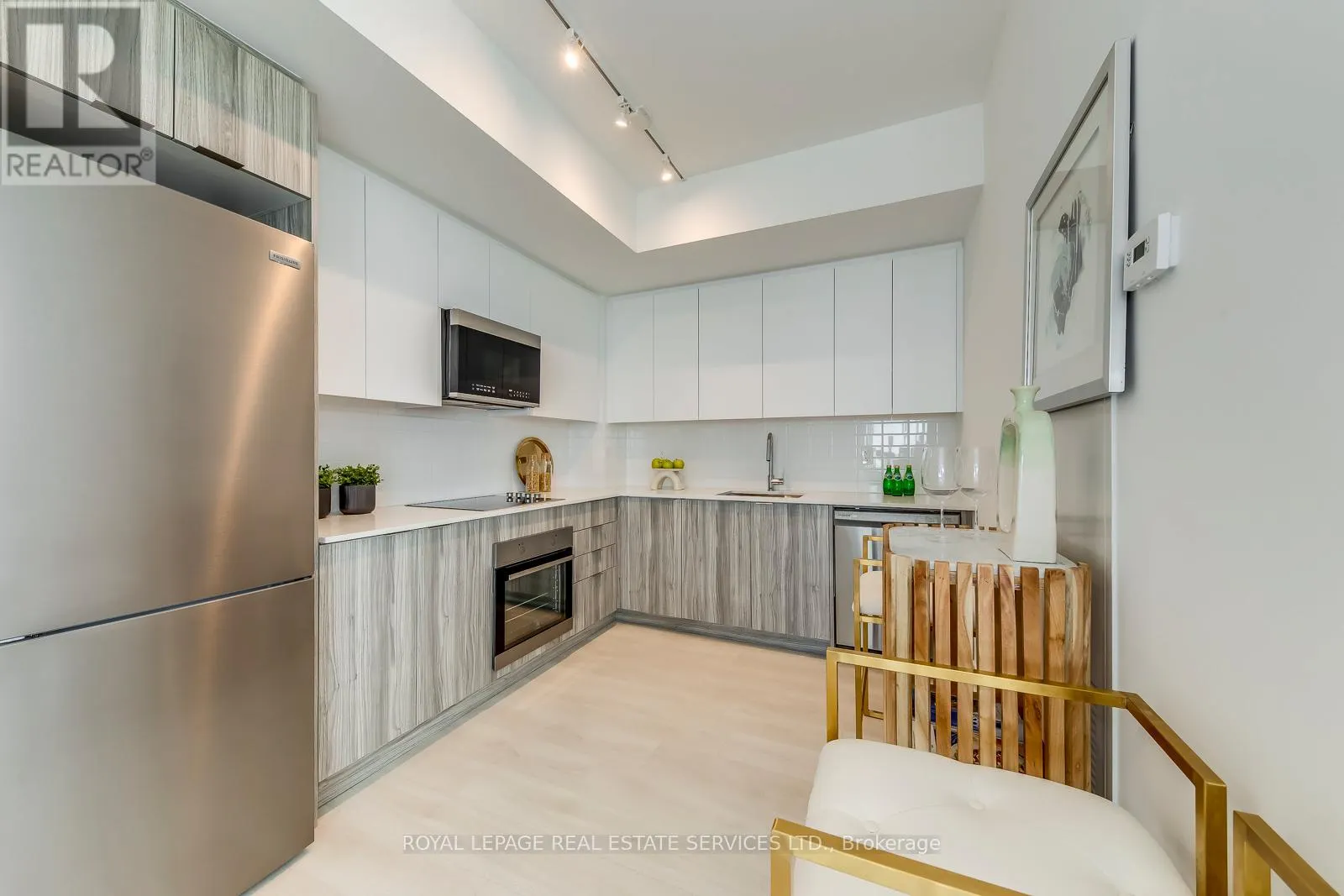 1318 - 2489 TAUNTON DRIVE