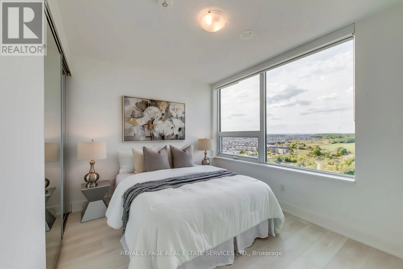 1318 - 2489 TAUNTON DRIVE