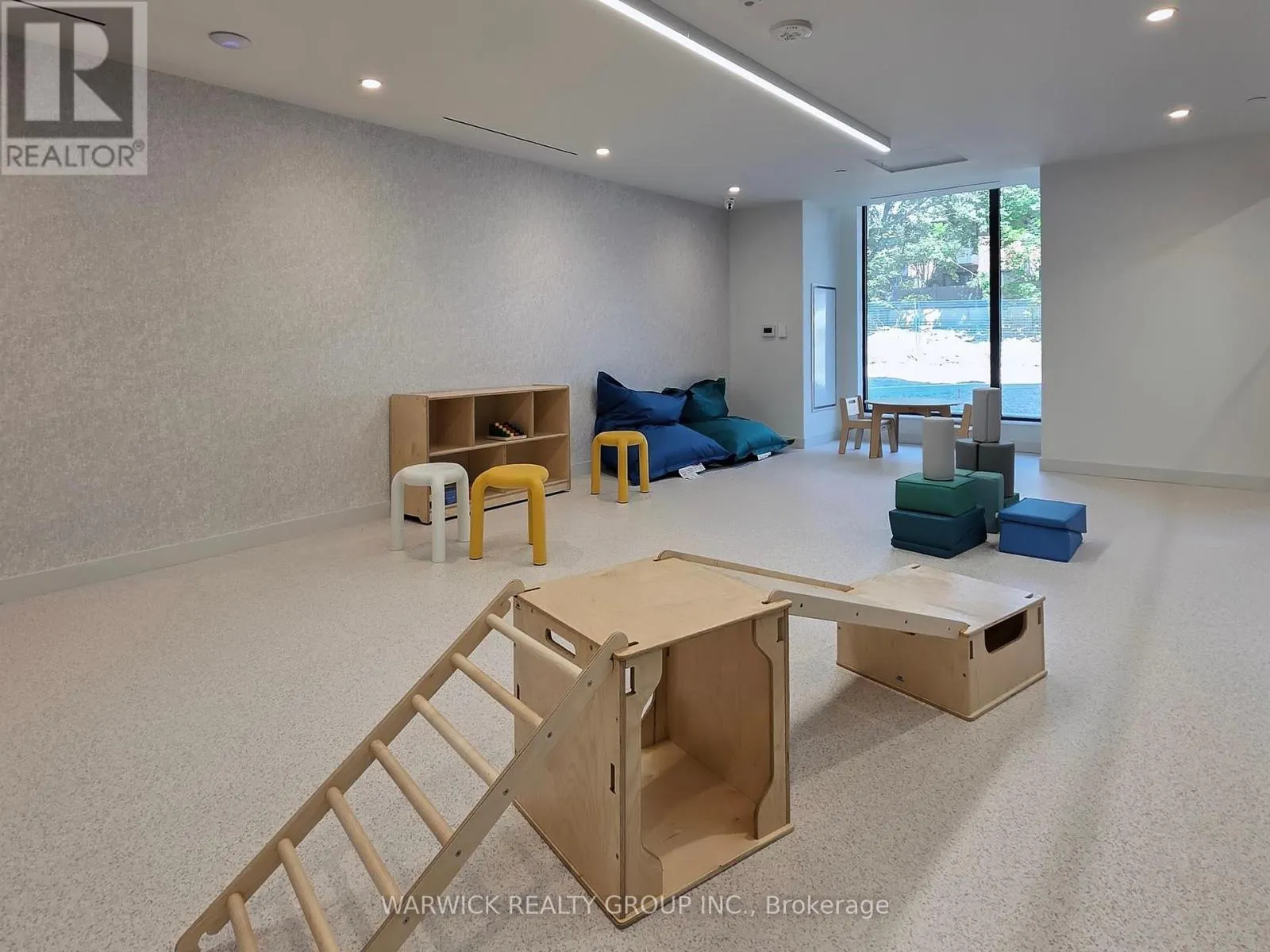 427 - 4365 BLOOR STREET W