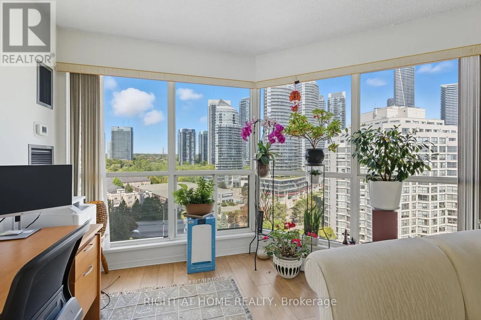 1306 - 2267 LAKE SHORE BOULEVARD W