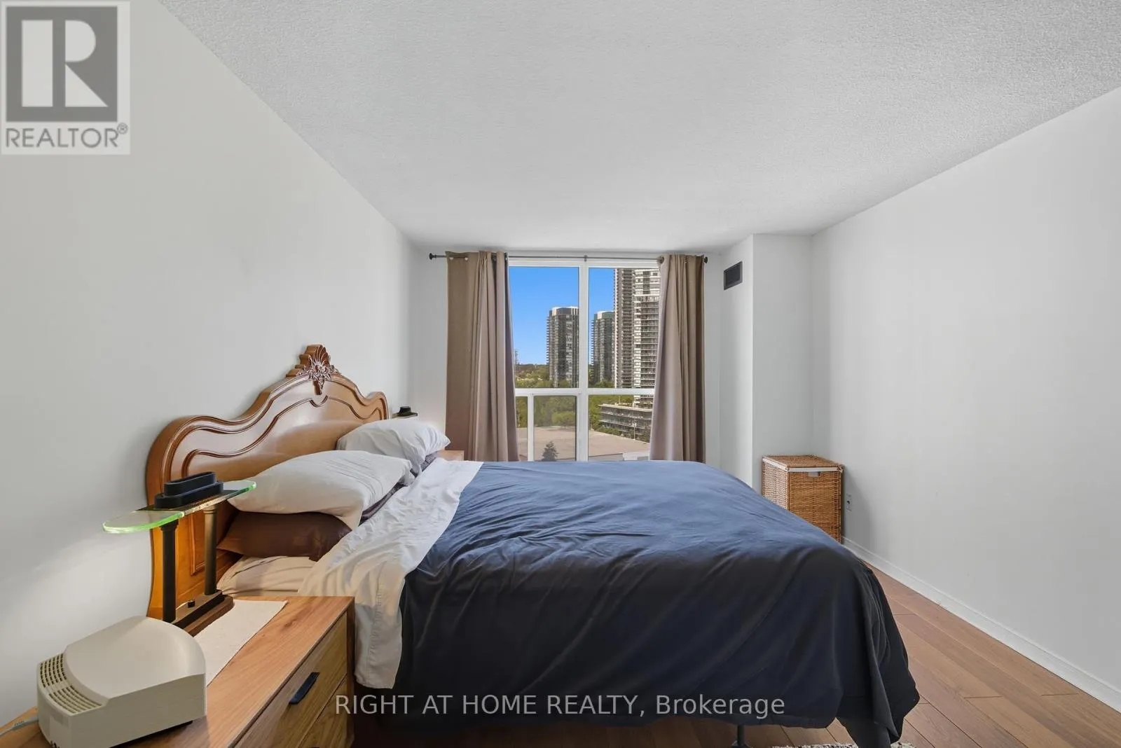 1306 - 2267 LAKE SHORE BOULEVARD W