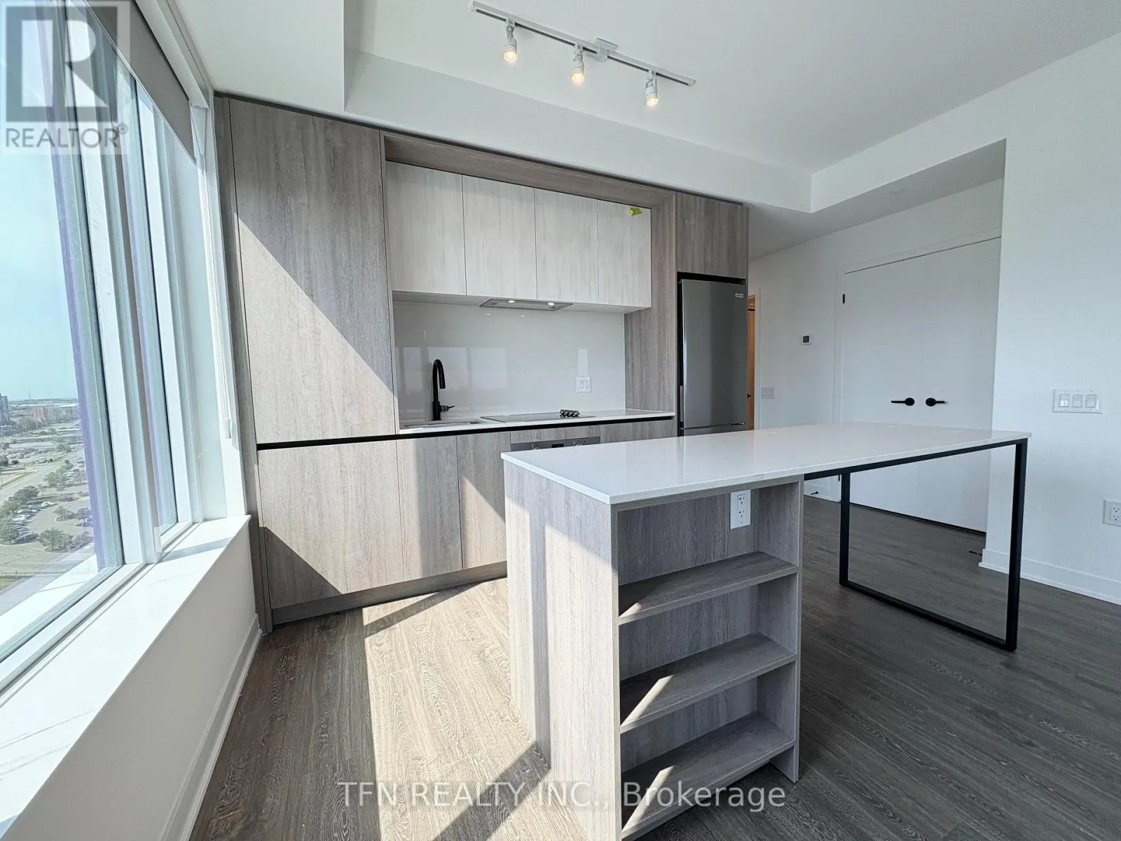 1703 - 2495 EGLINTON AVENUE W