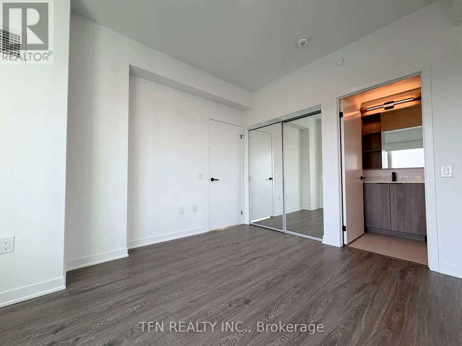 1703 - 2495 EGLINTON AVENUE W