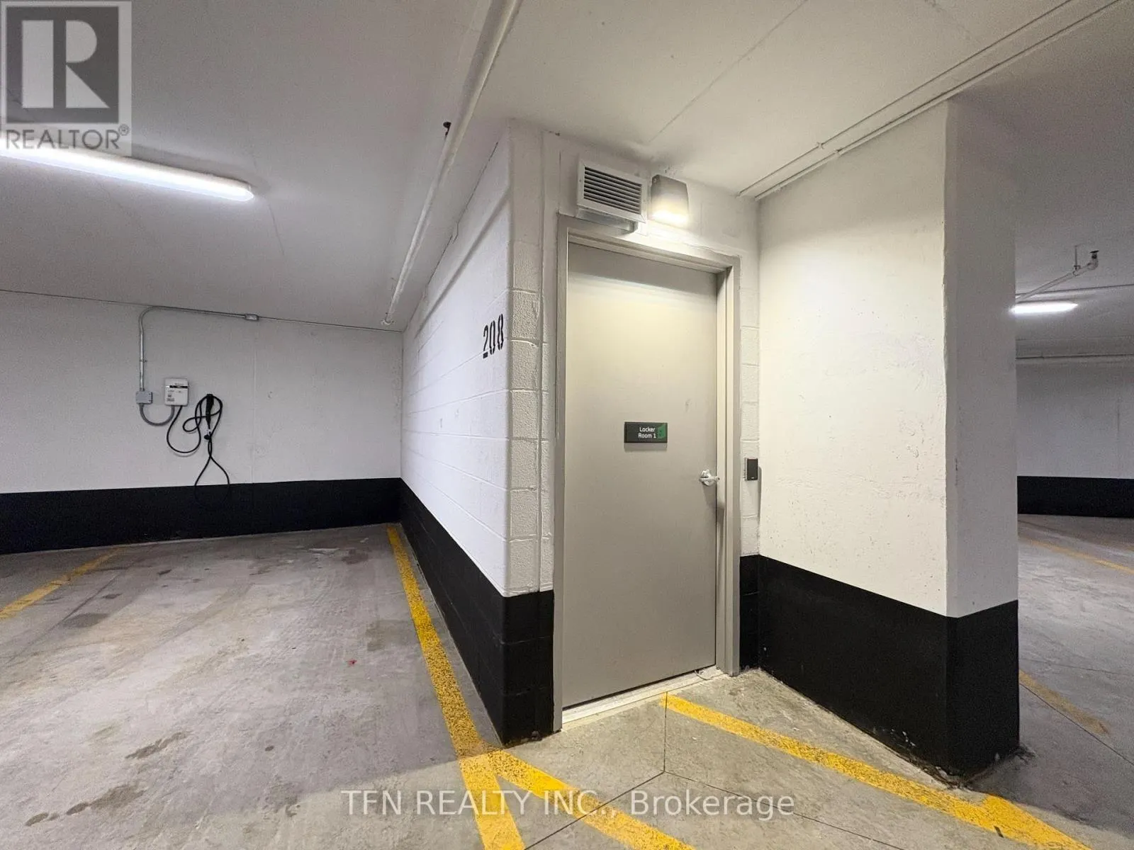 1703 - 2495 EGLINTON AVENUE W