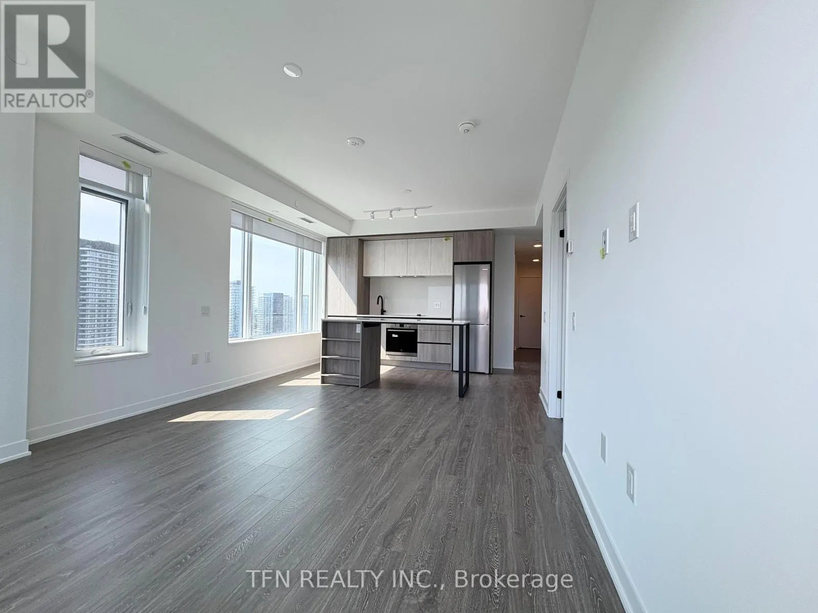 1703 - 2495 EGLINTON AVENUE W