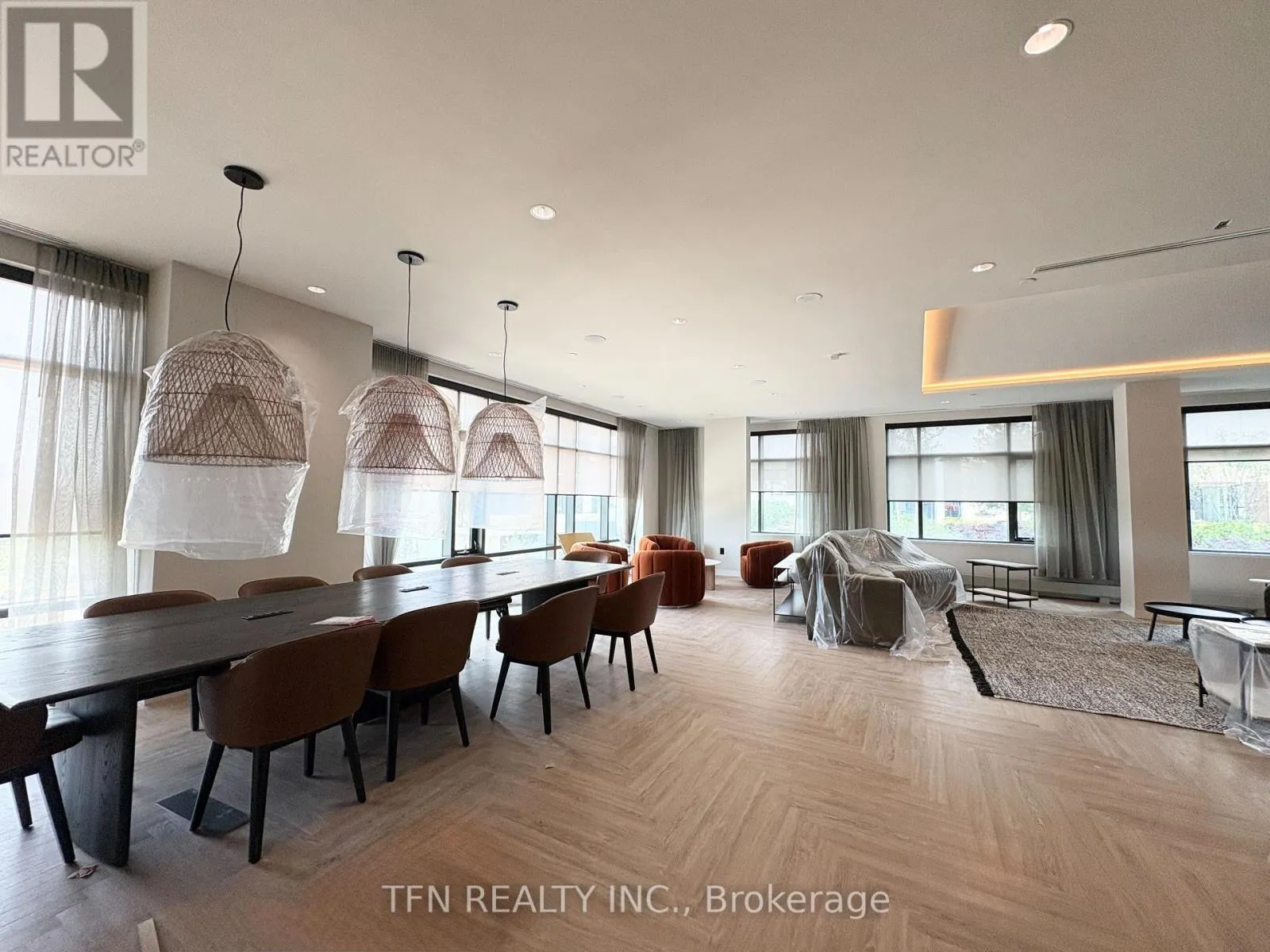 1703 - 2495 EGLINTON AVENUE W
