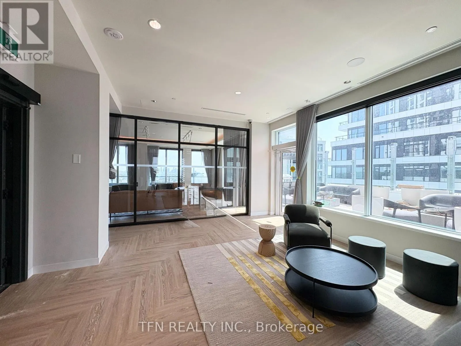 1703 - 2495 EGLINTON AVENUE W