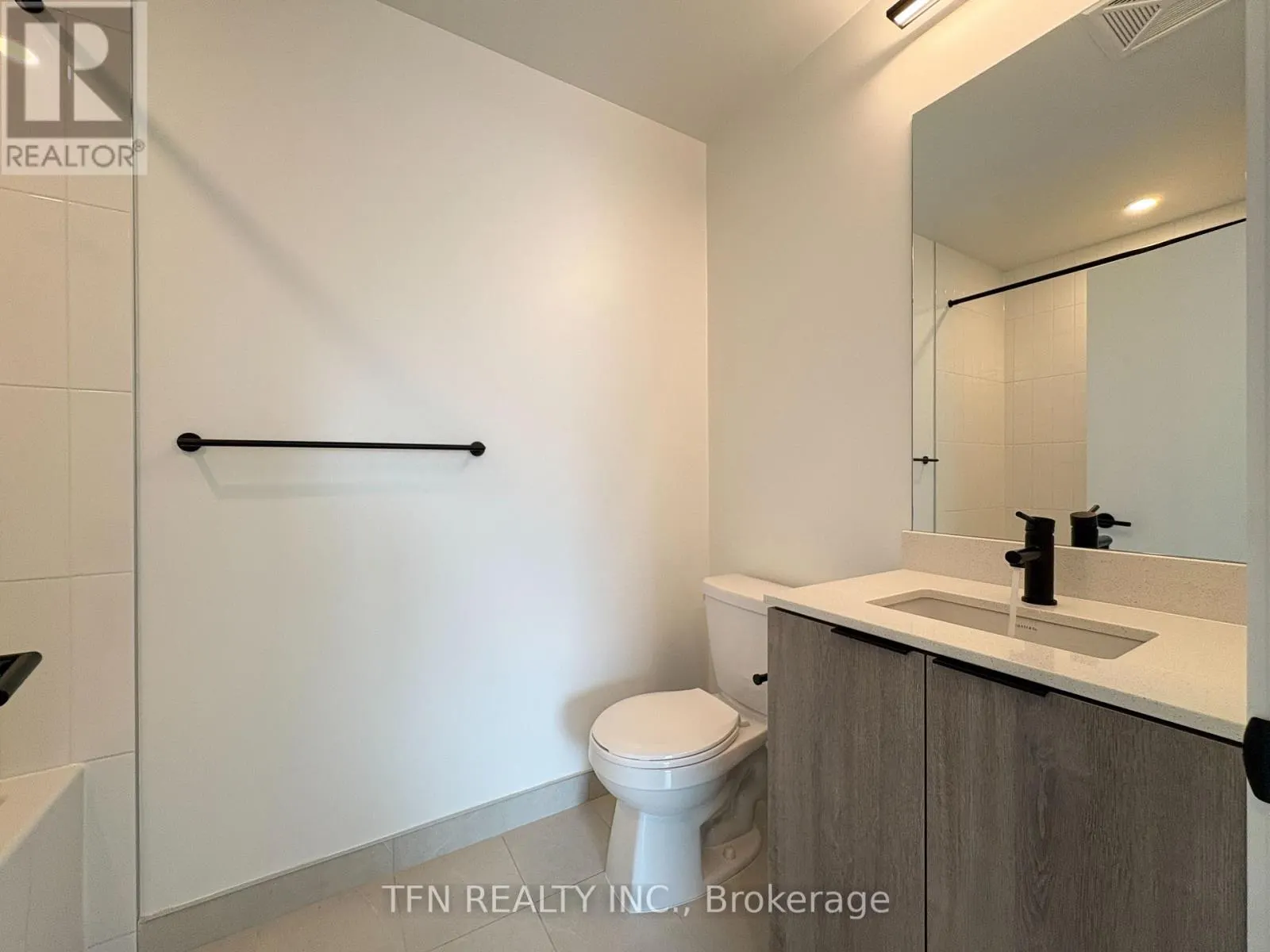 1703 - 2495 EGLINTON AVENUE W