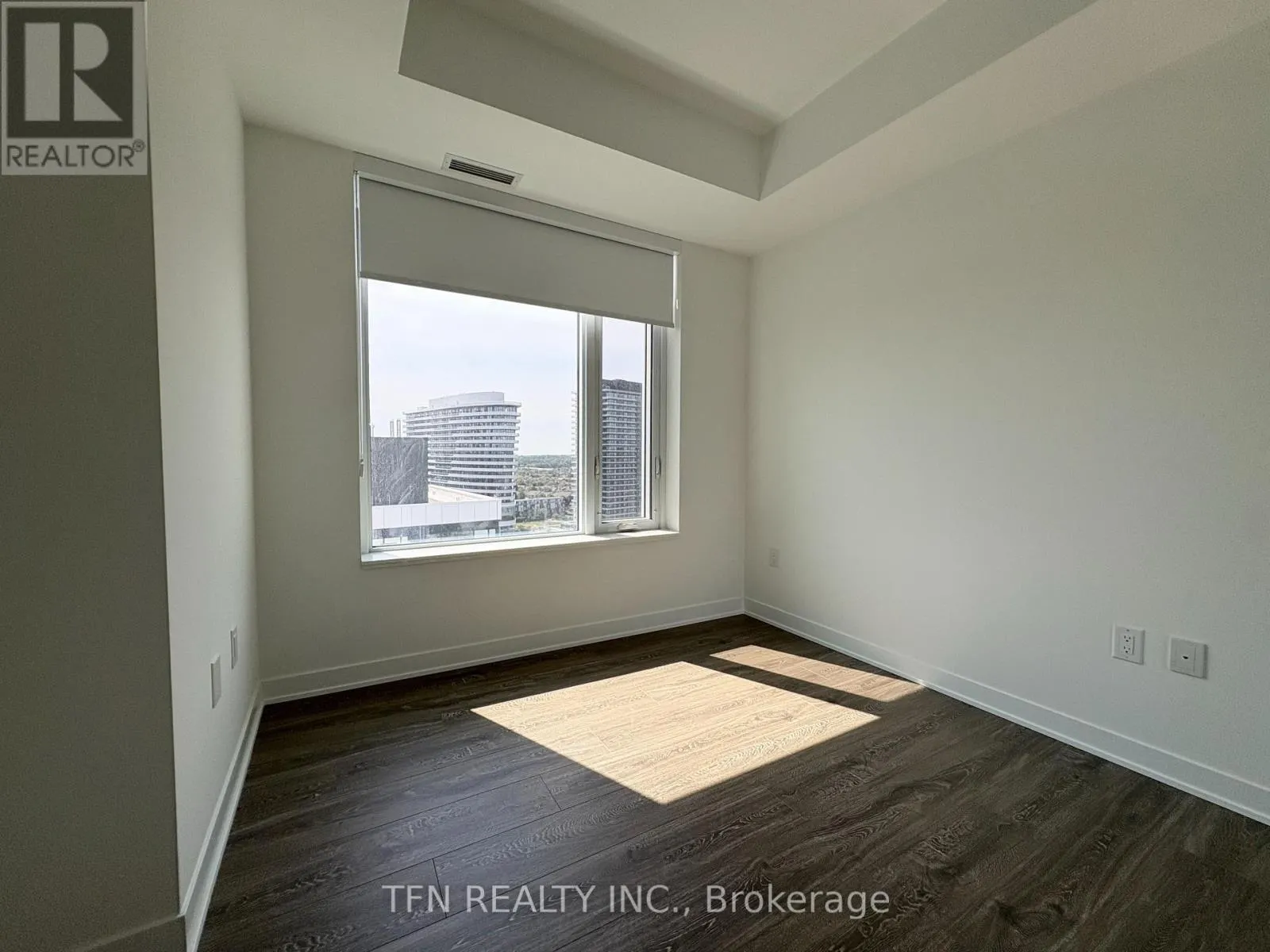 1703 - 2495 EGLINTON AVENUE W