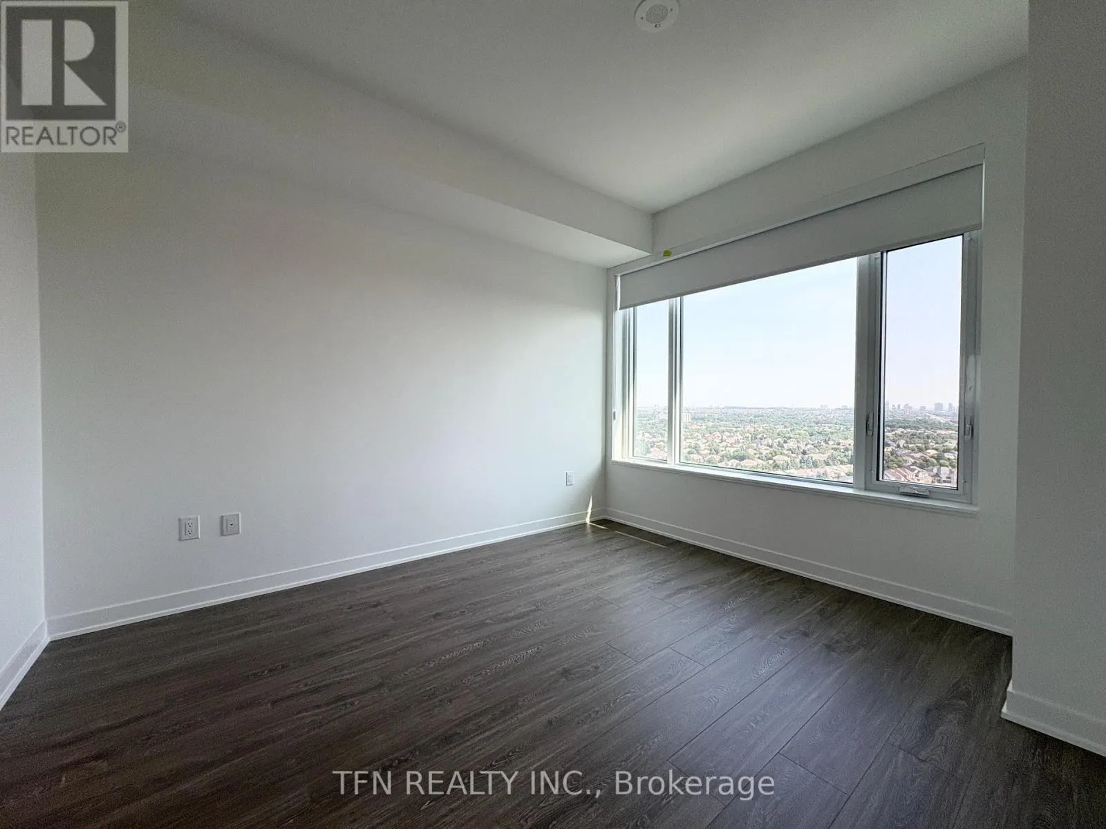 1703 - 2495 EGLINTON AVENUE W