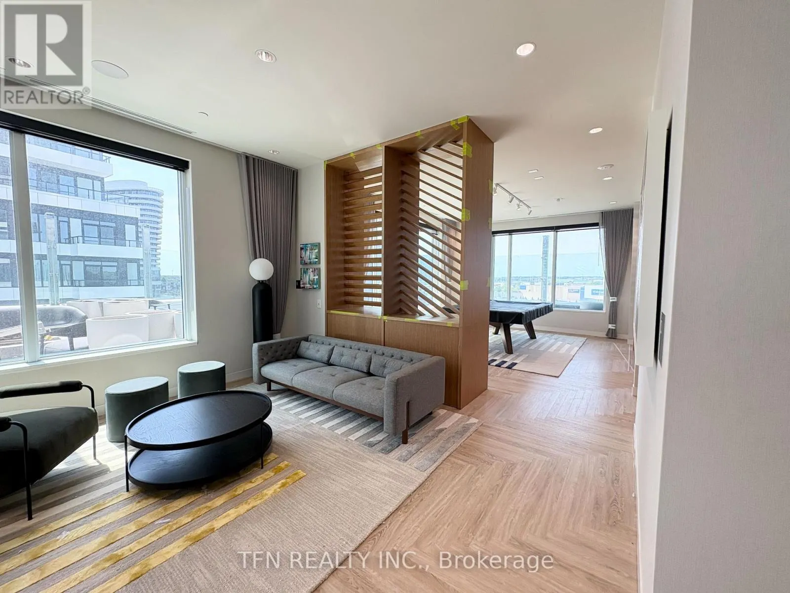 1703 - 2495 EGLINTON AVENUE W