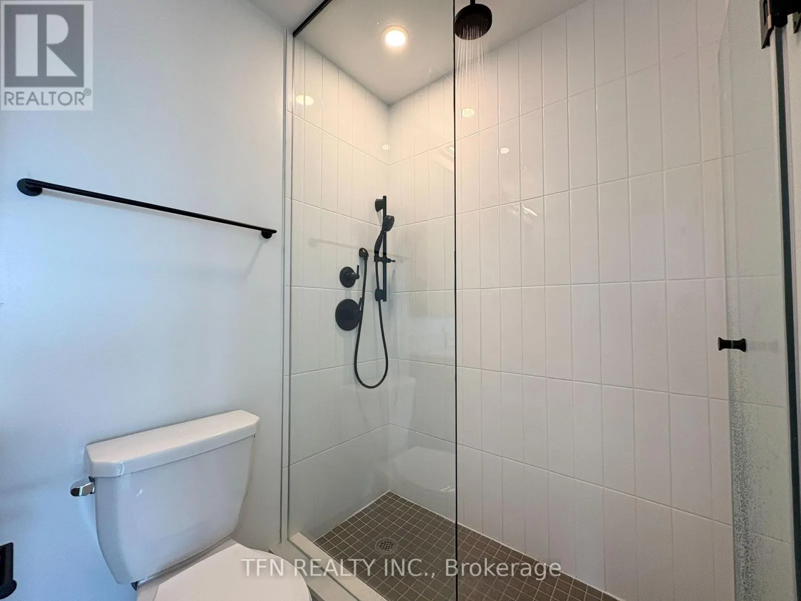 1703 - 2495 EGLINTON AVENUE W