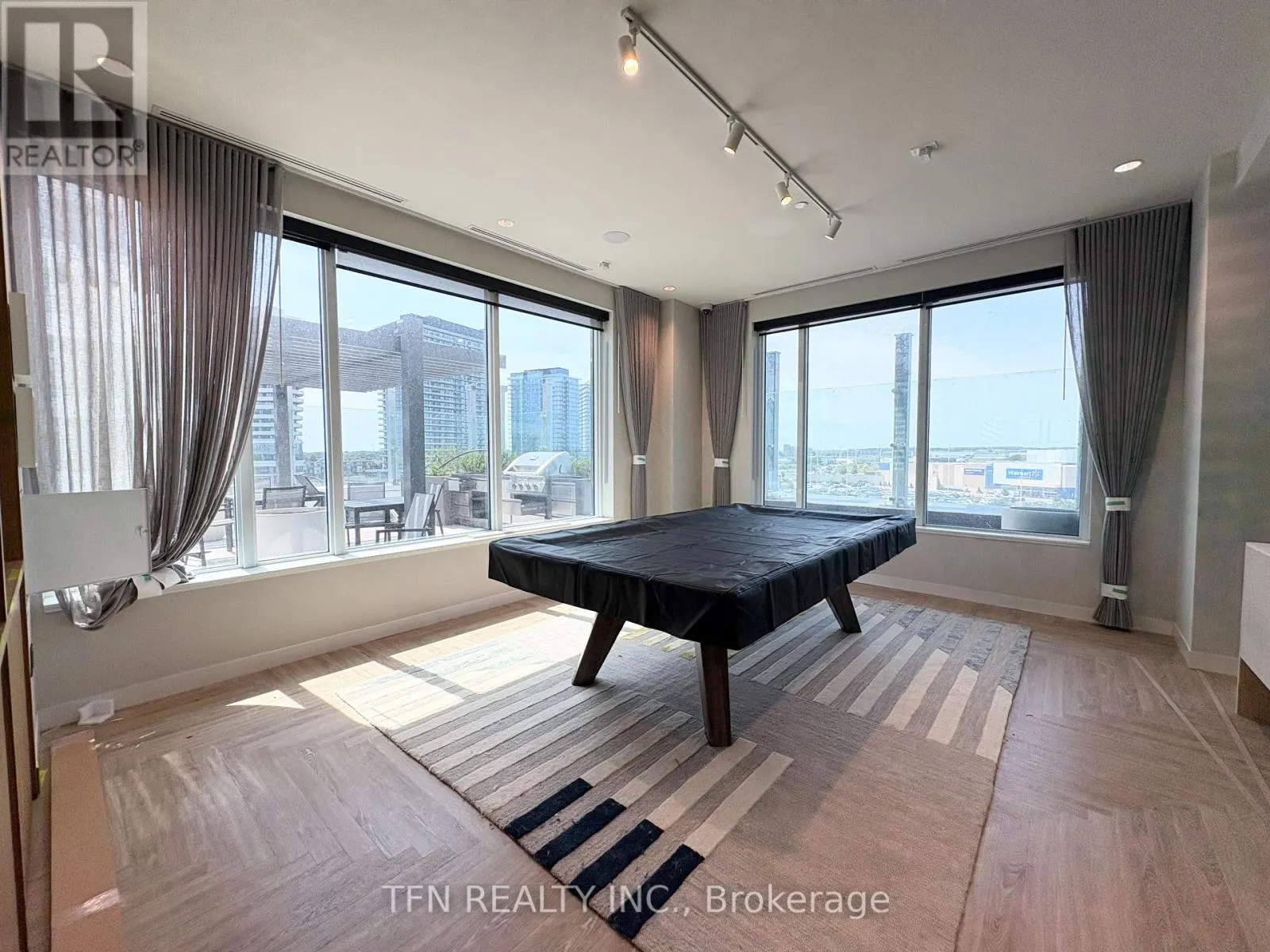 1703 - 2495 EGLINTON AVENUE W