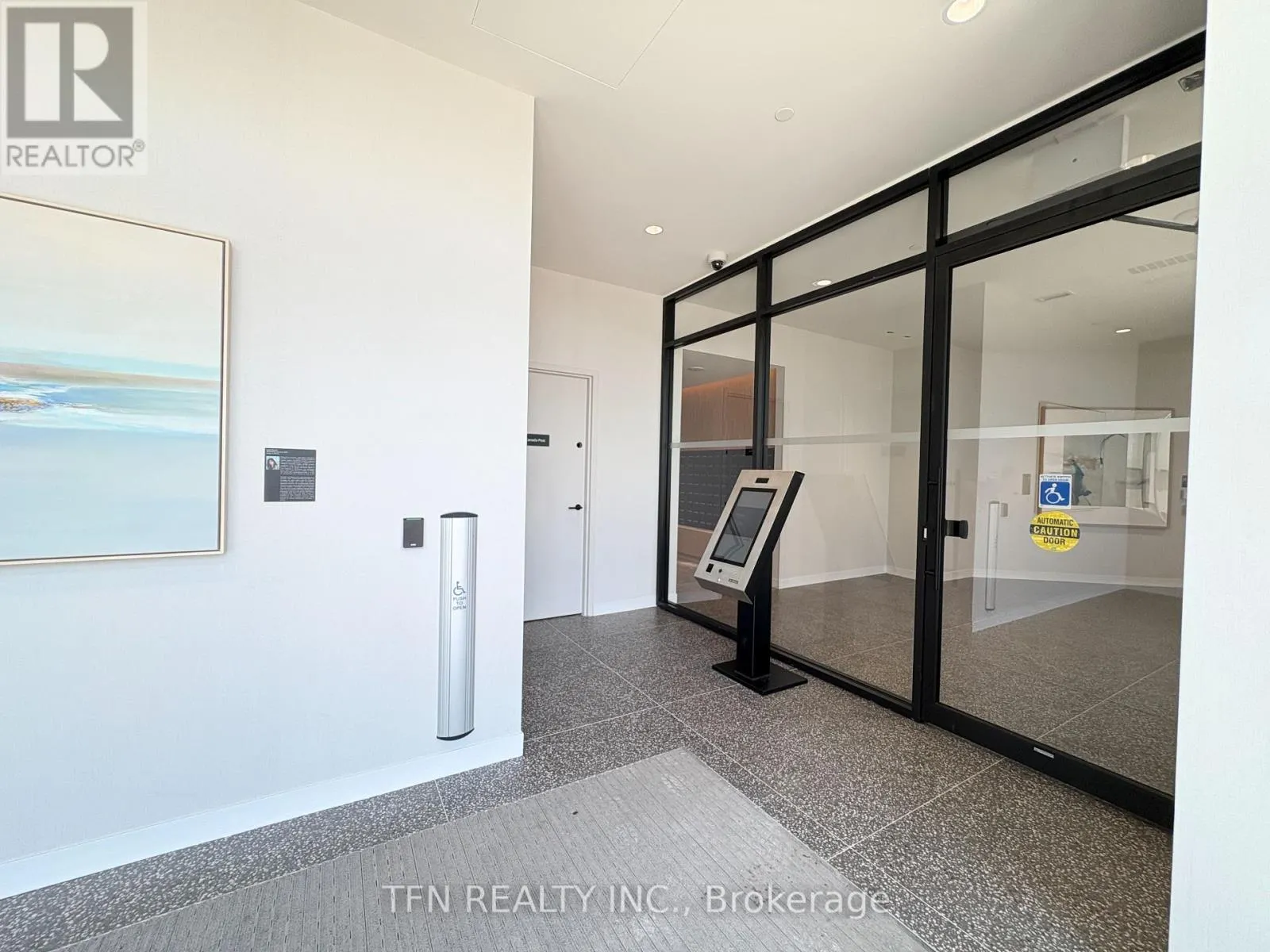 1703 - 2495 EGLINTON AVENUE W