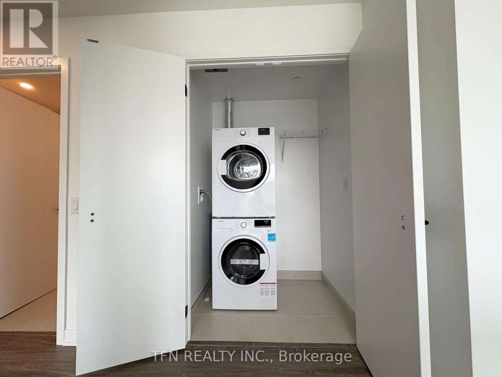 1703 - 2495 EGLINTON AVENUE W
