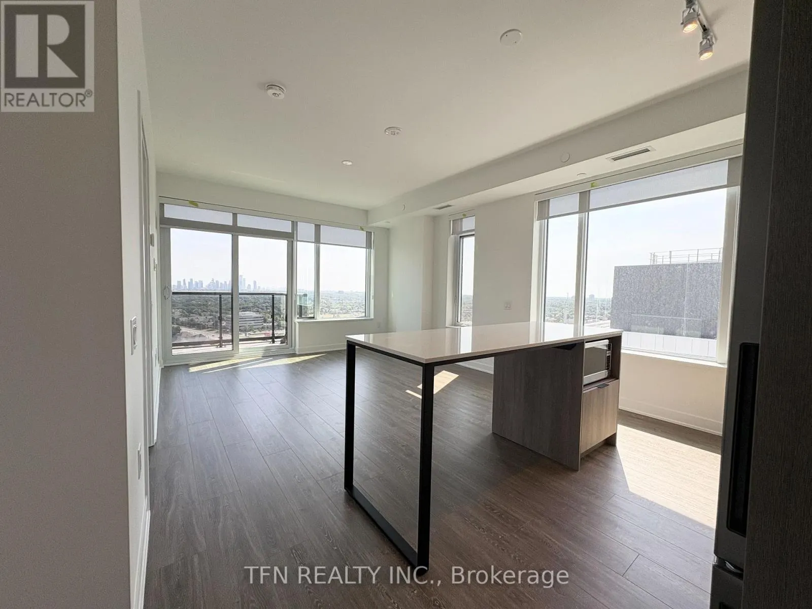 1703 - 2495 EGLINTON AVENUE W