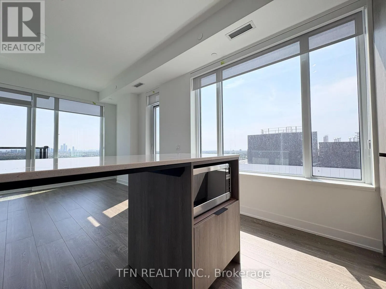 1703 - 2495 EGLINTON AVENUE W