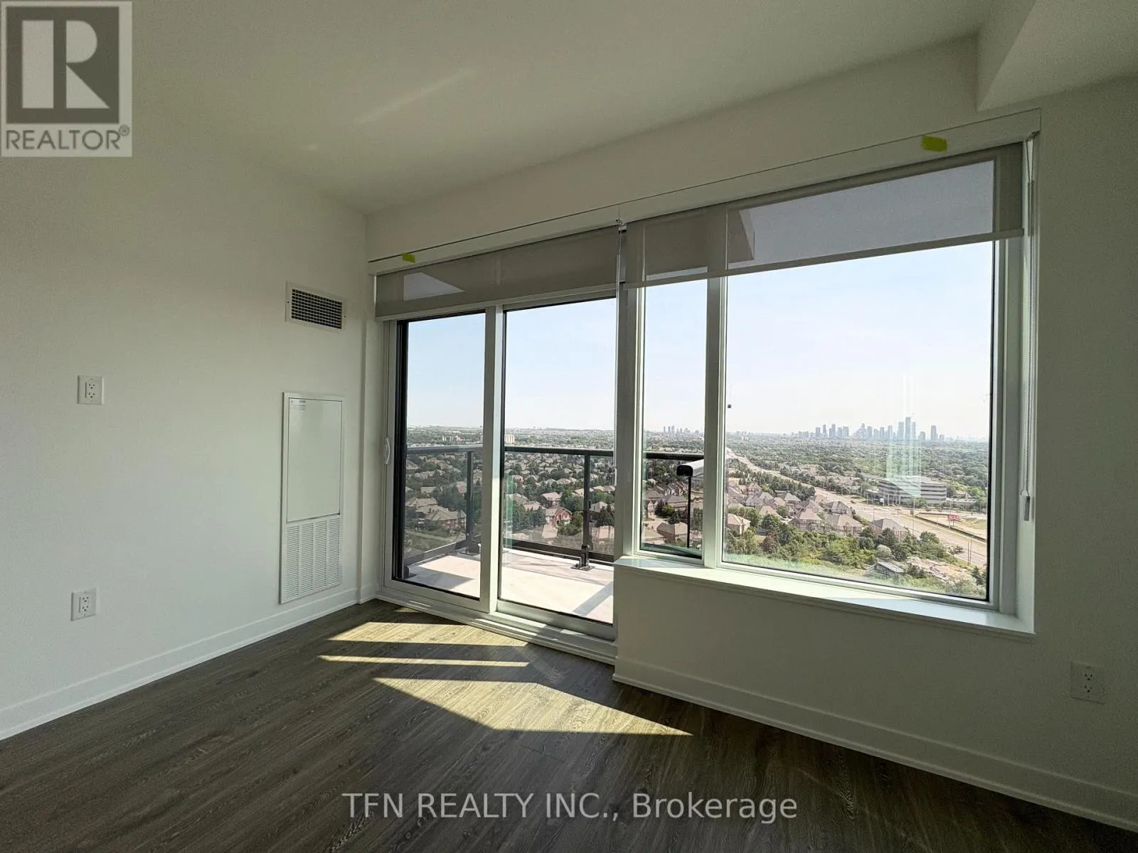 1703 - 2495 EGLINTON AVENUE W