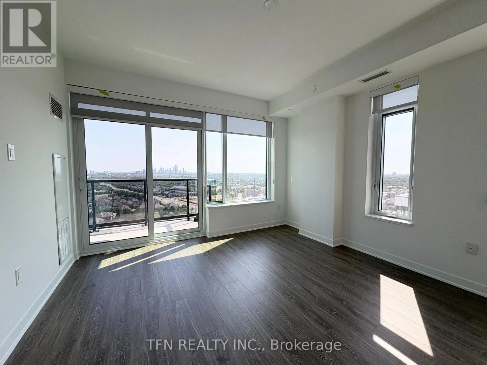 1703 - 2495 EGLINTON AVENUE W