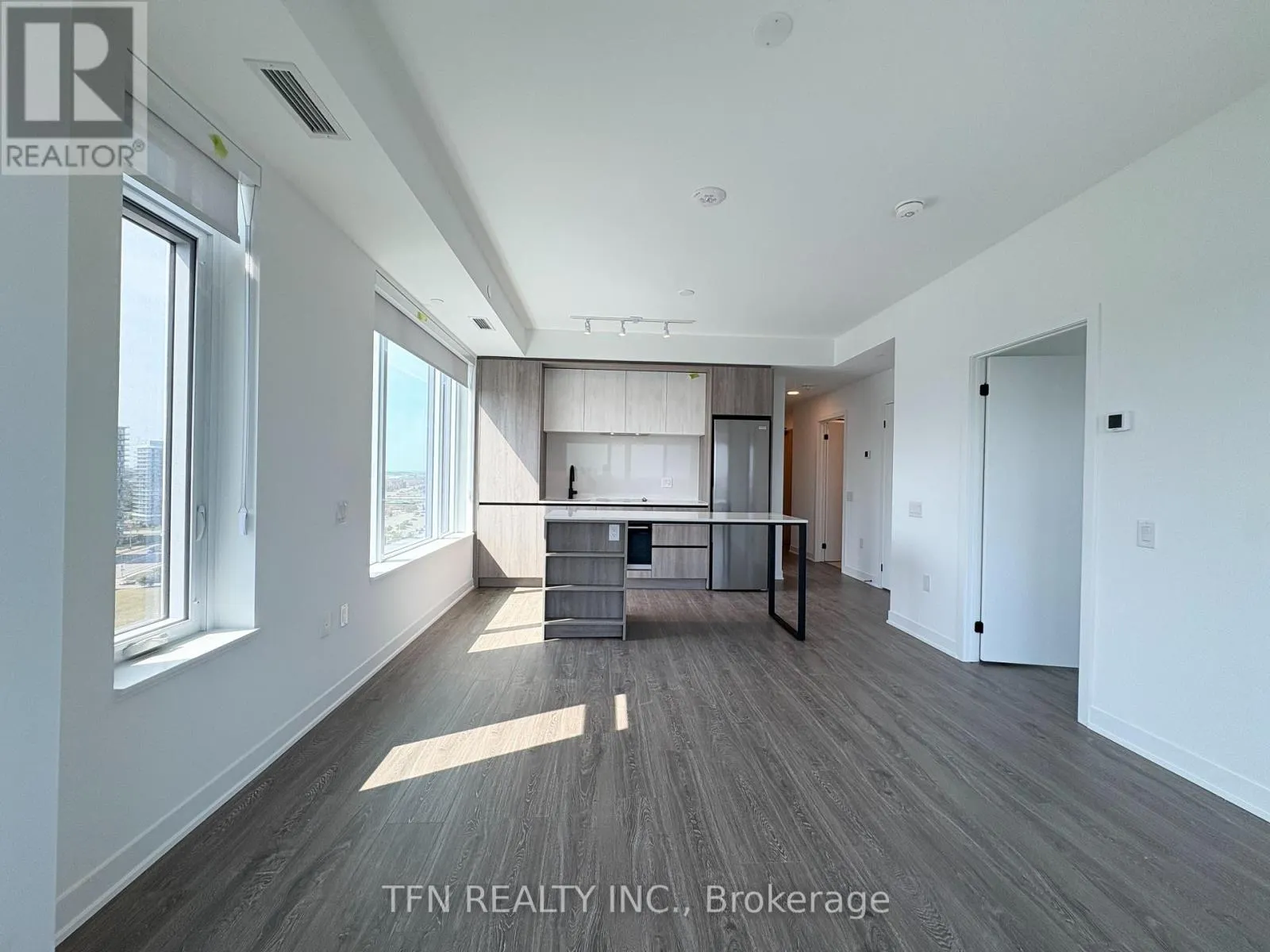 1703 - 2495 EGLINTON AVENUE W