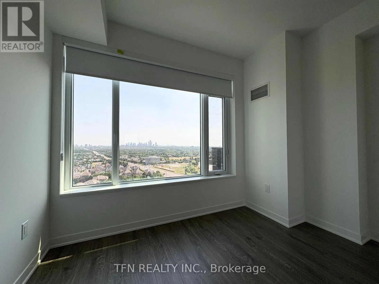 1703 - 2495 EGLINTON AVENUE W