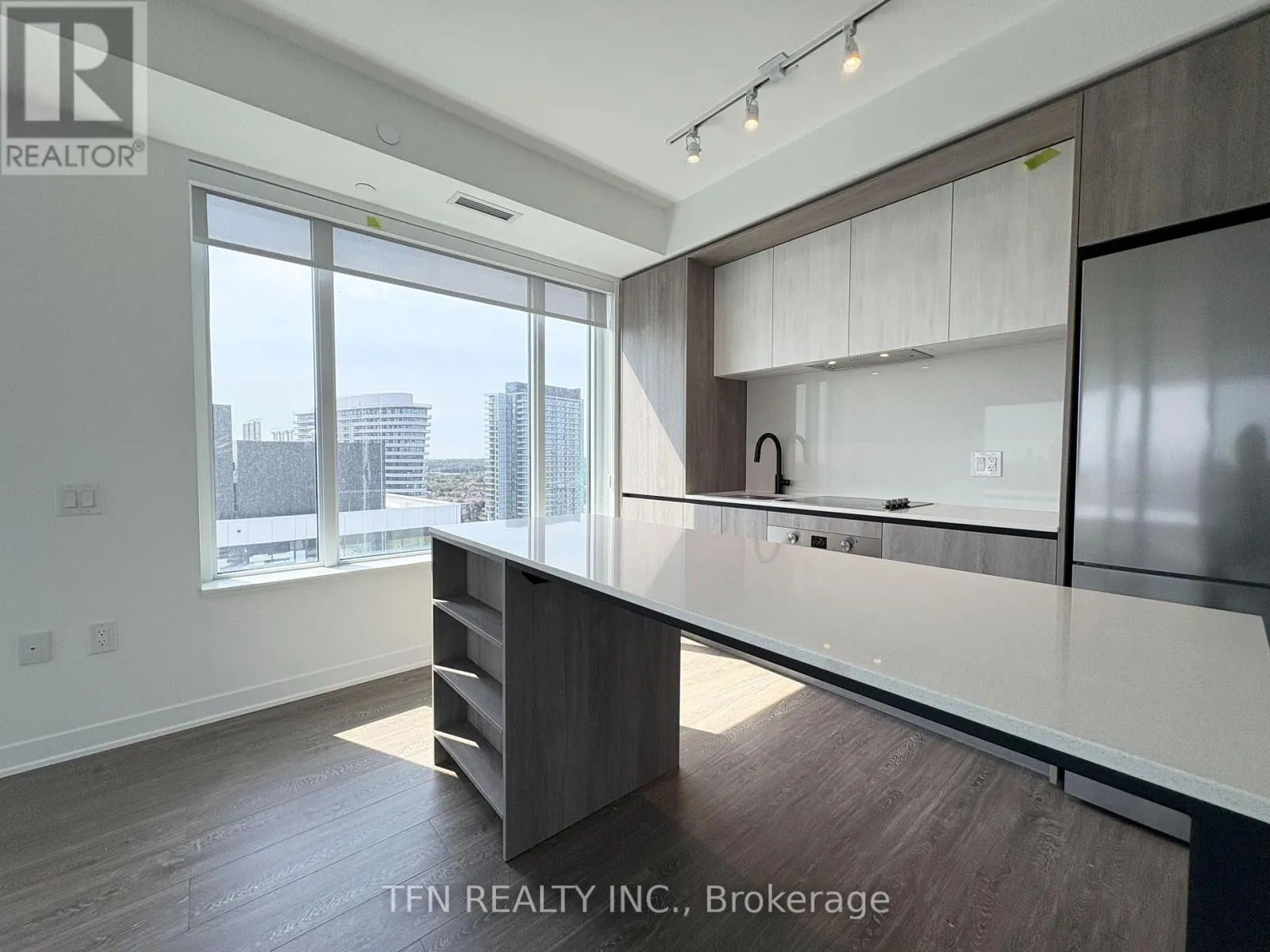 1703 - 2495 EGLINTON AVENUE W