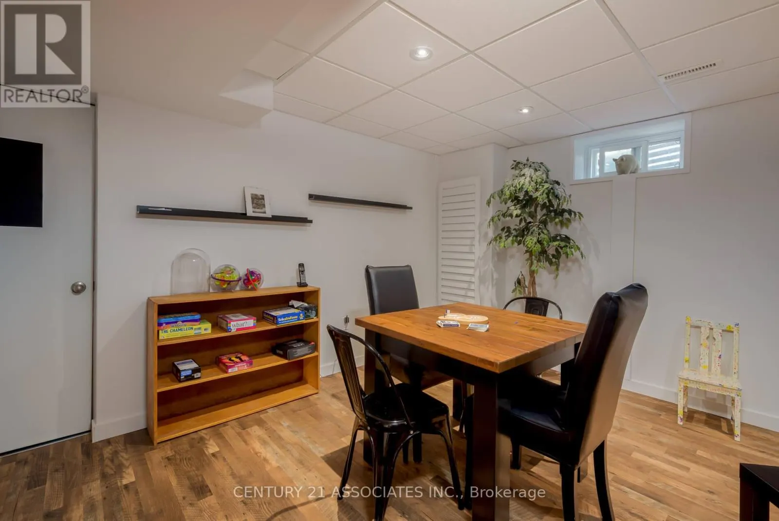 1324 QUINPOOL COURT