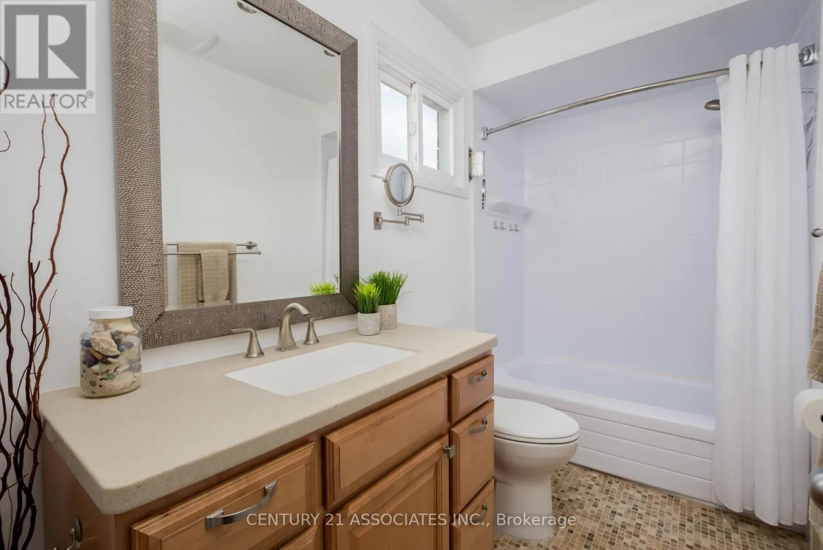 1324 QUINPOOL COURT
