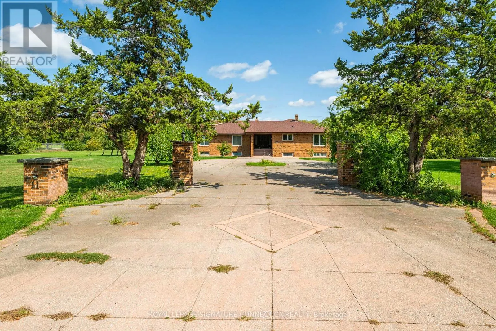11 JULIAN DRIVE