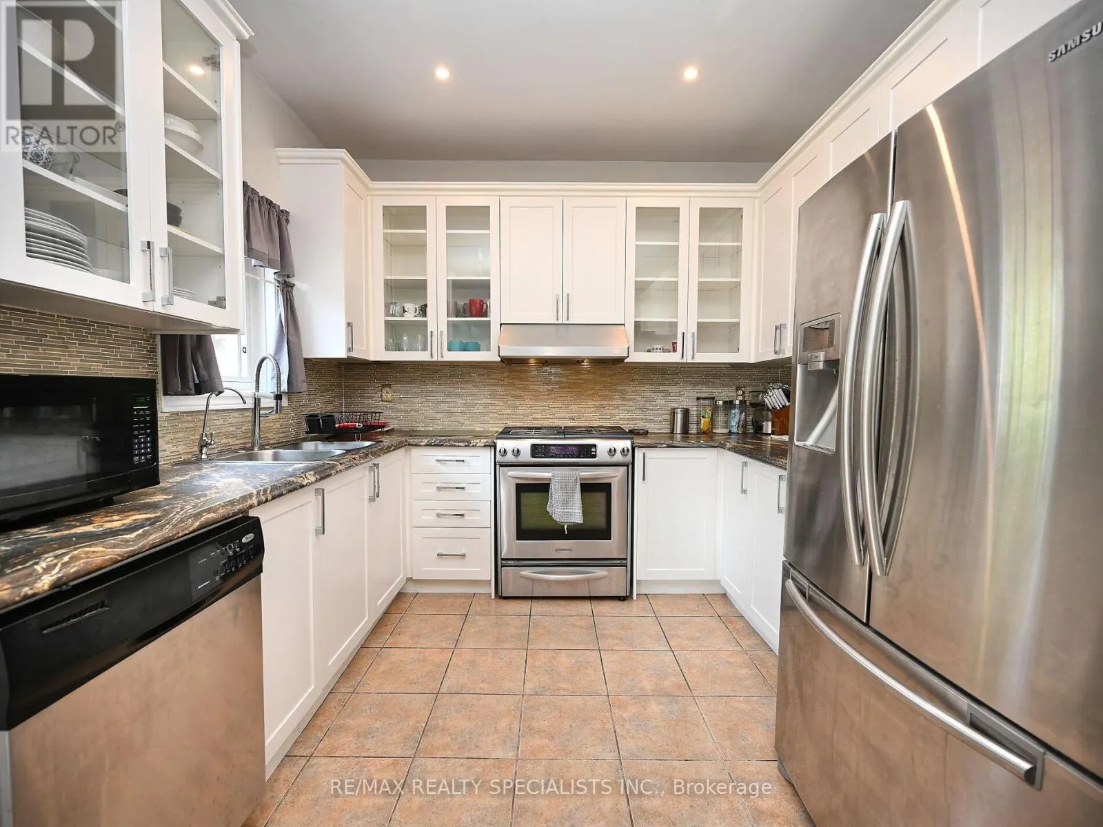 64 MOSSGROVE CRESCENT
