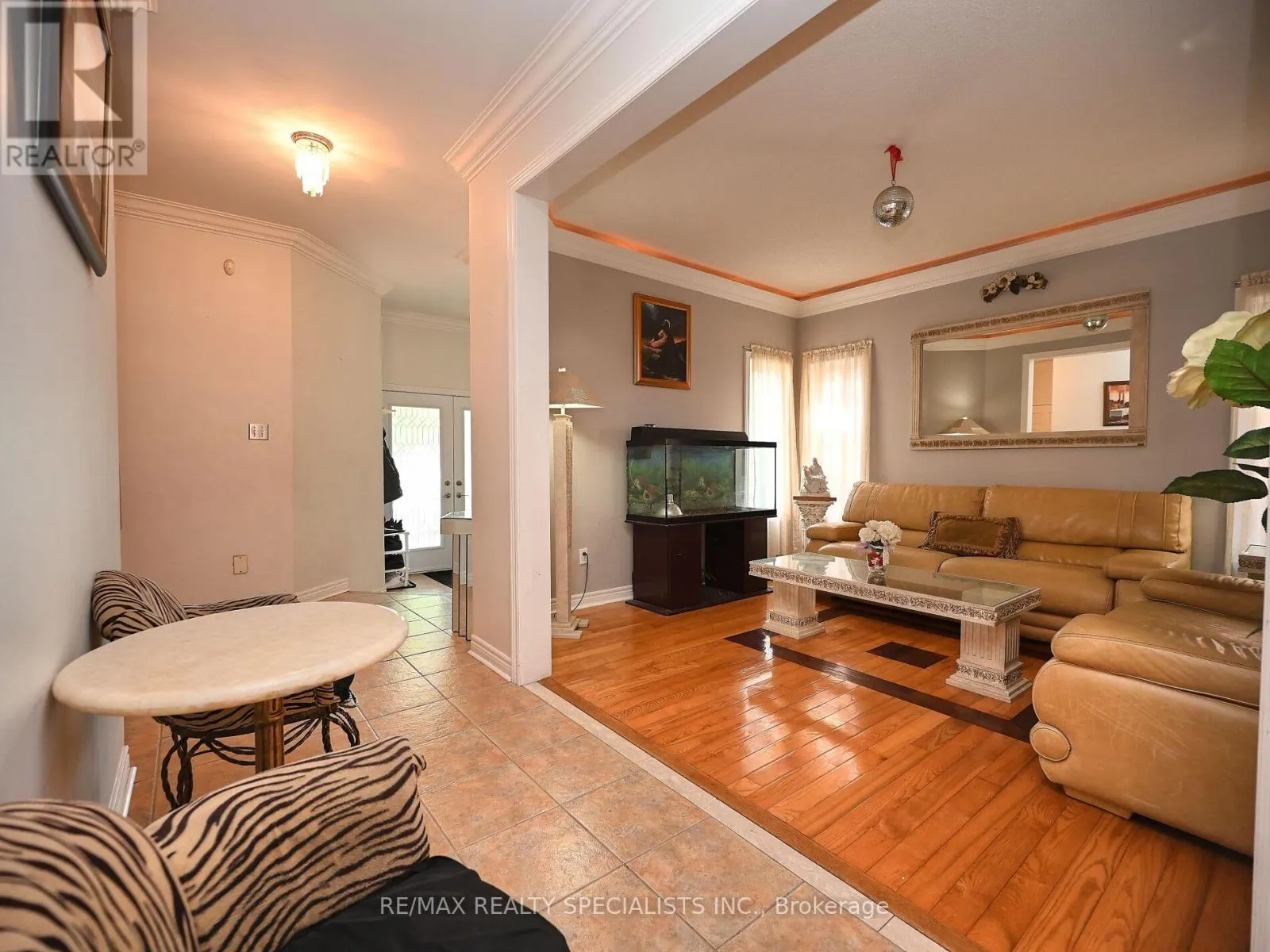 64 MOSSGROVE CRESCENT