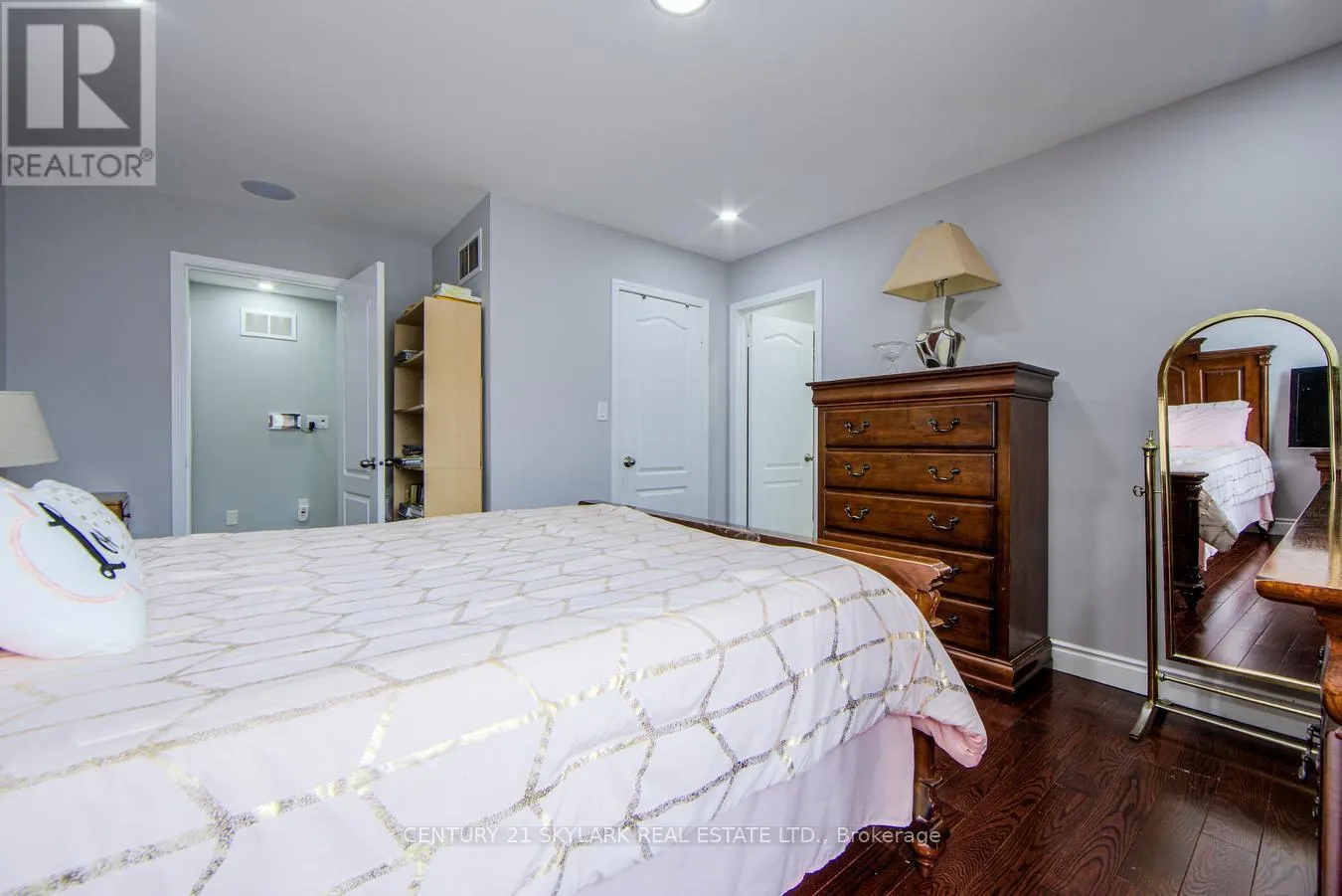 21 DECKER HOLLOW CIRCLE