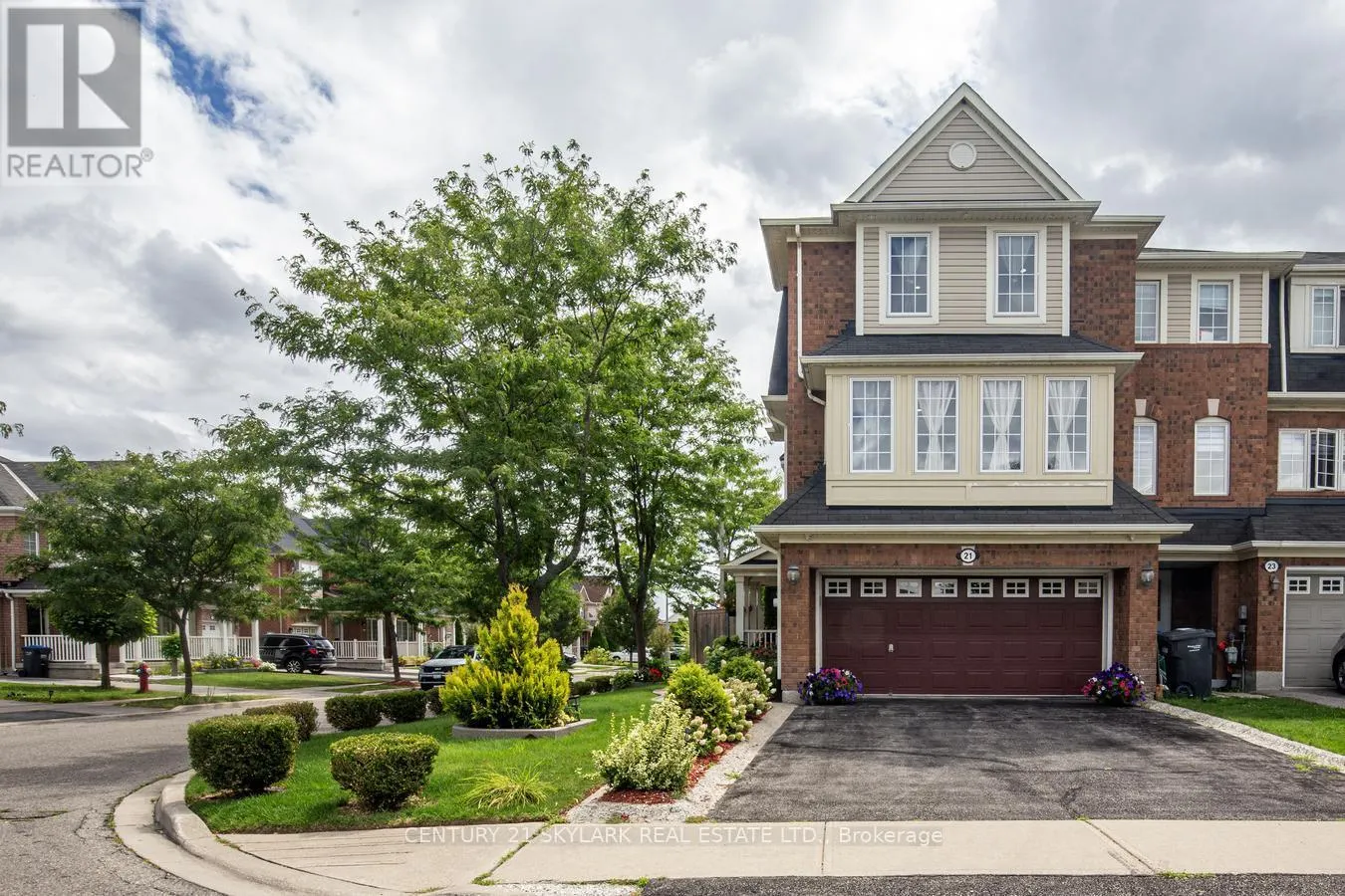 21 DECKER HOLLOW CIRCLE