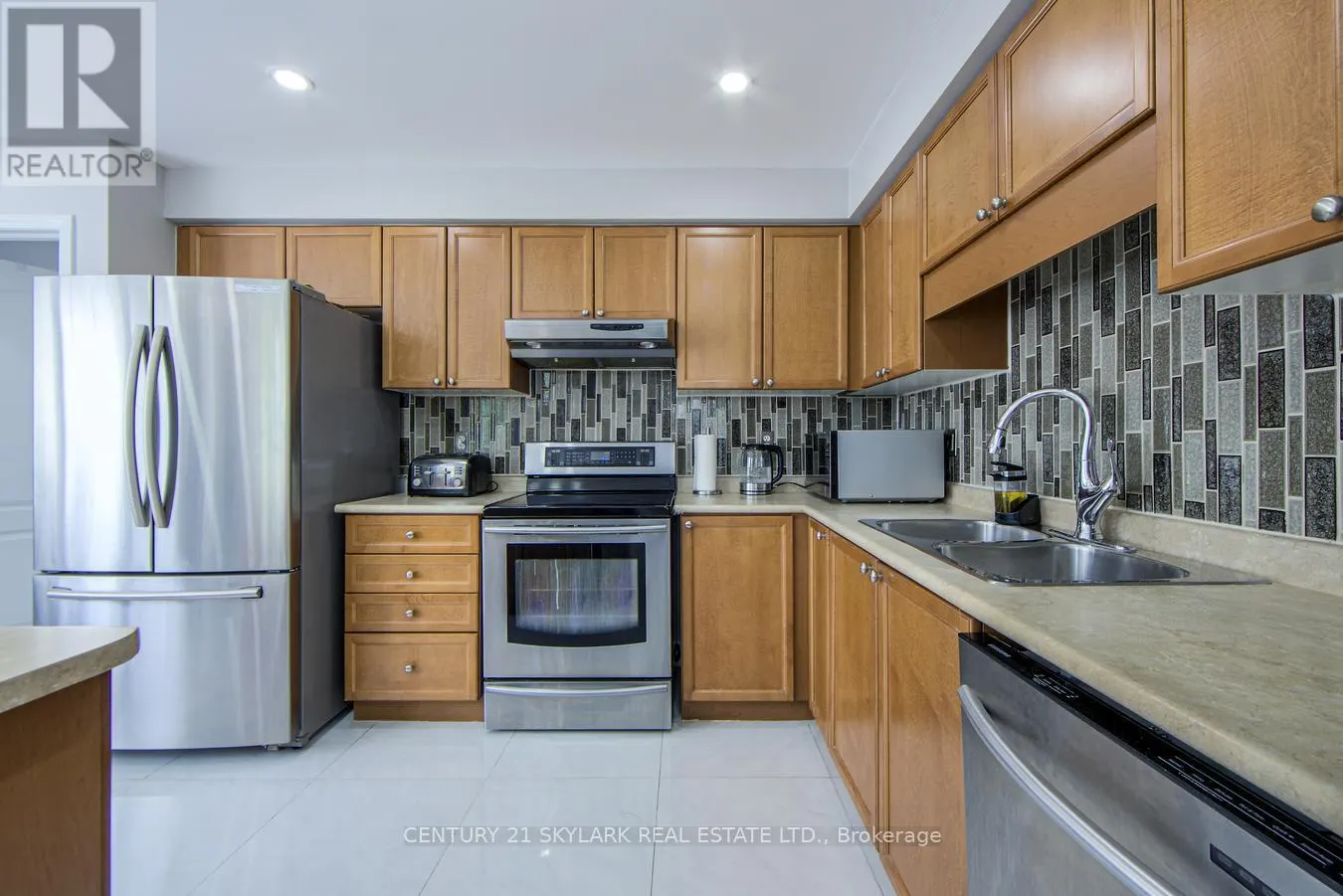 21 DECKER HOLLOW CIRCLE