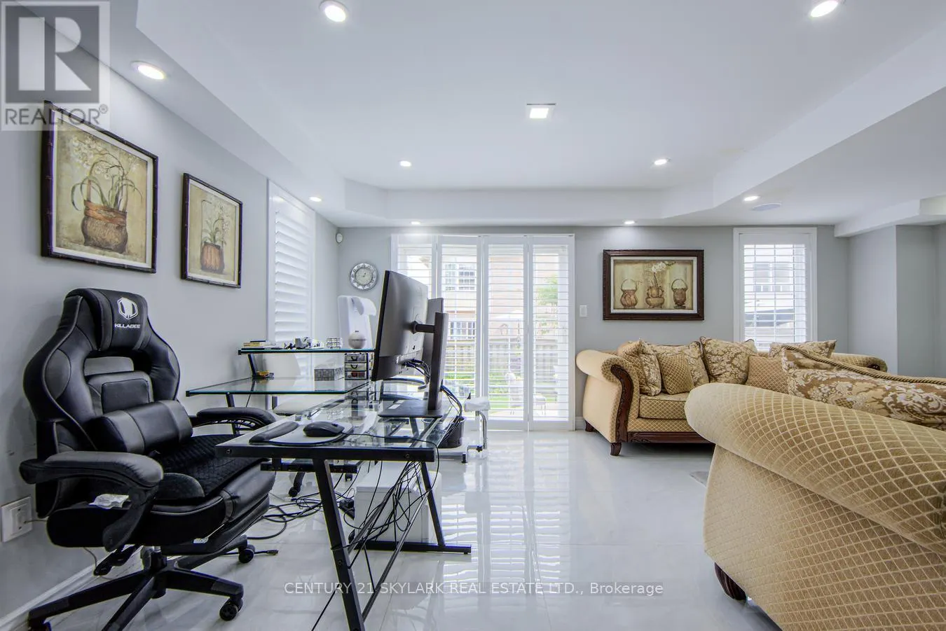 21 DECKER HOLLOW CIRCLE