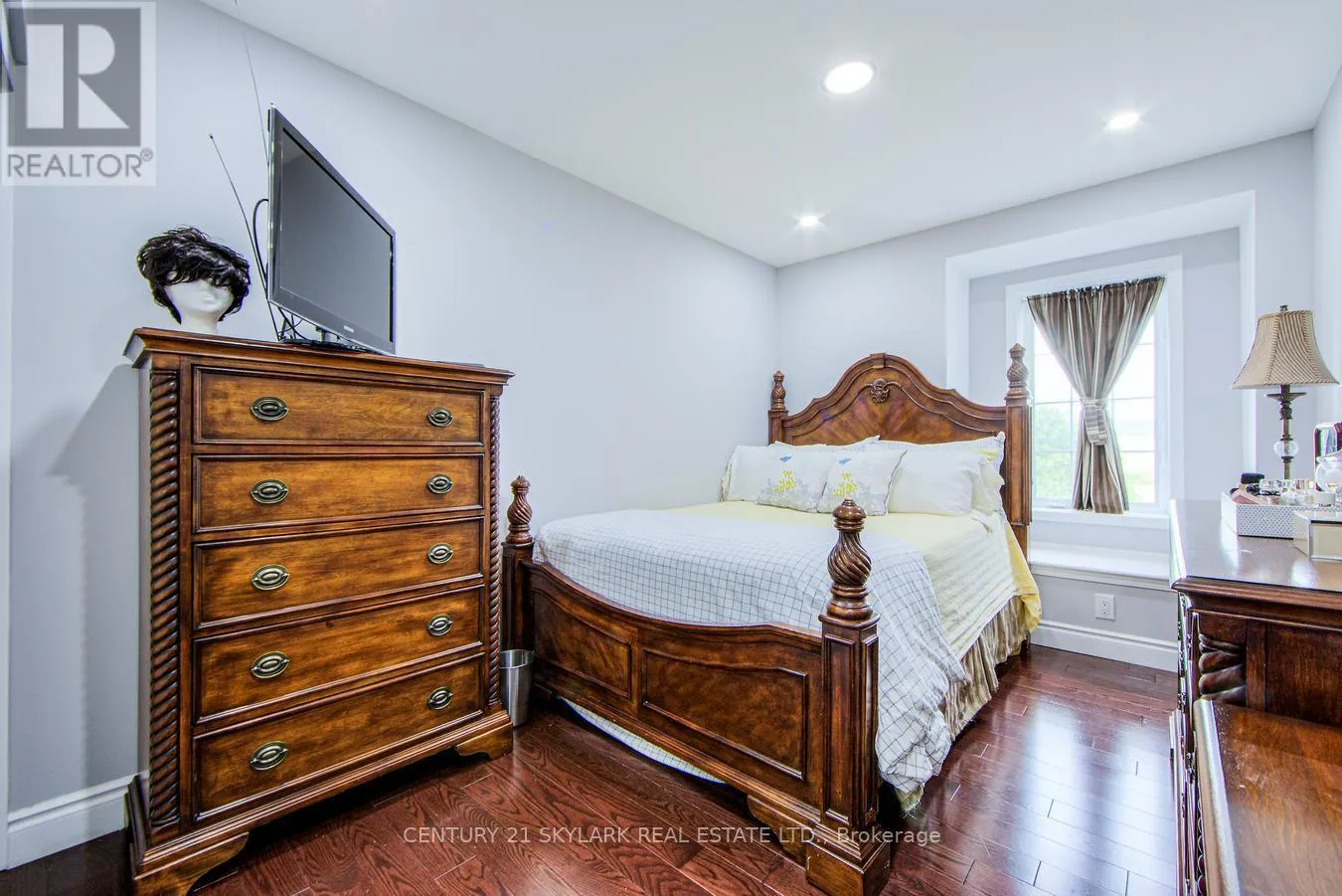 21 DECKER HOLLOW CIRCLE