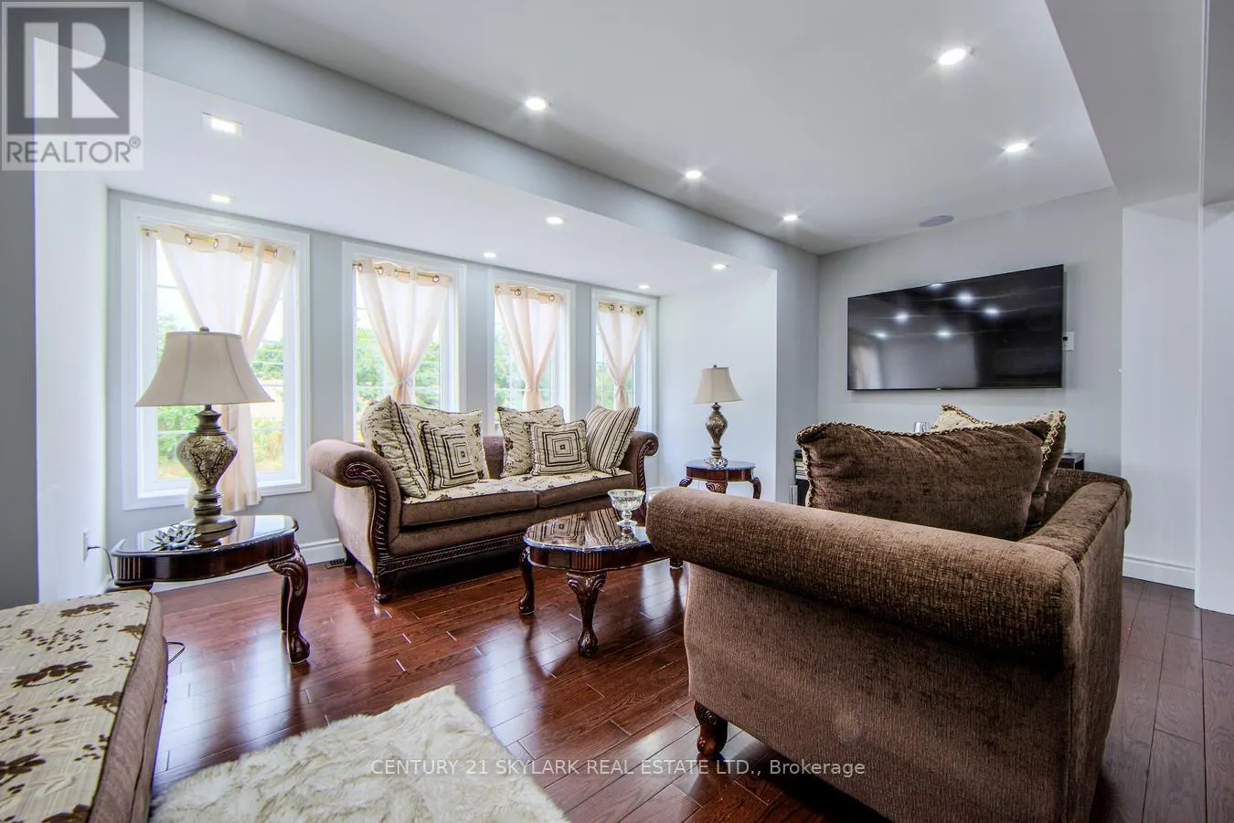 21 DECKER HOLLOW CIRCLE