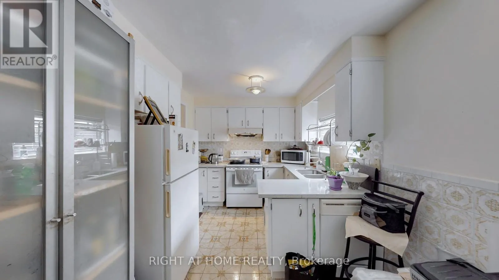 3456 OAKGLADE CRESCENT