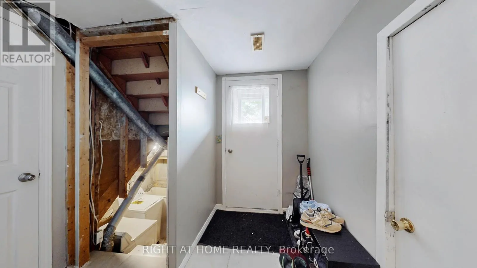 3456 OAKGLADE CRESCENT