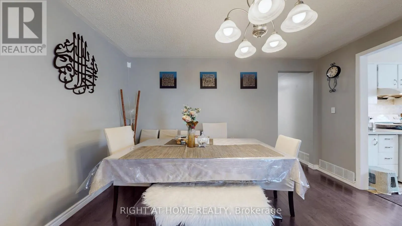 3456 OAKGLADE CRESCENT