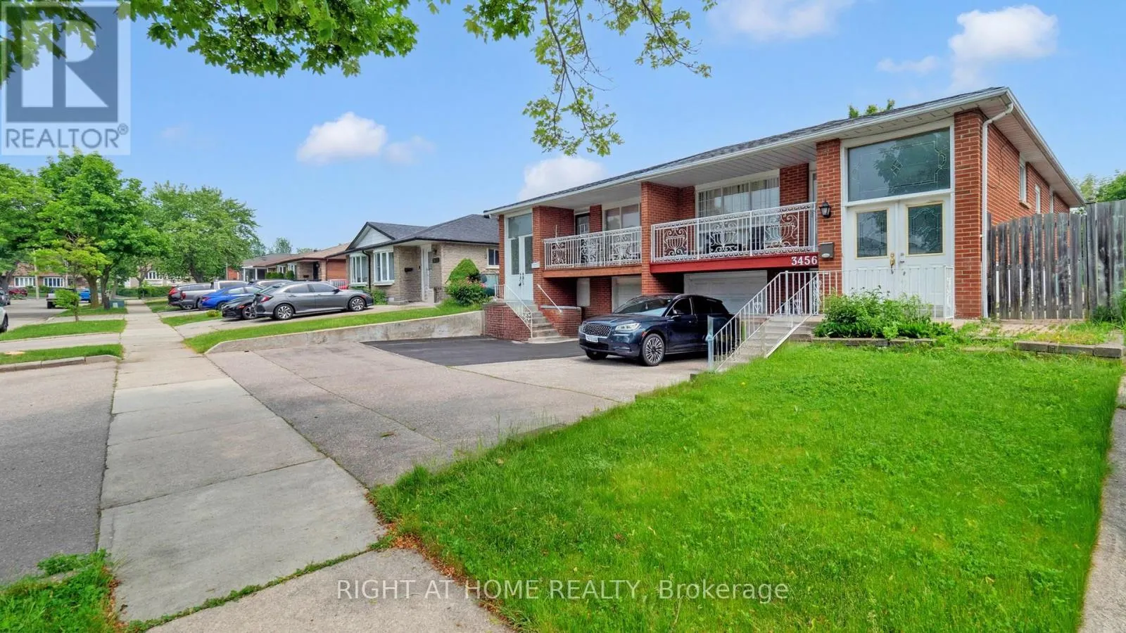 3456 OAKGLADE CRESCENT