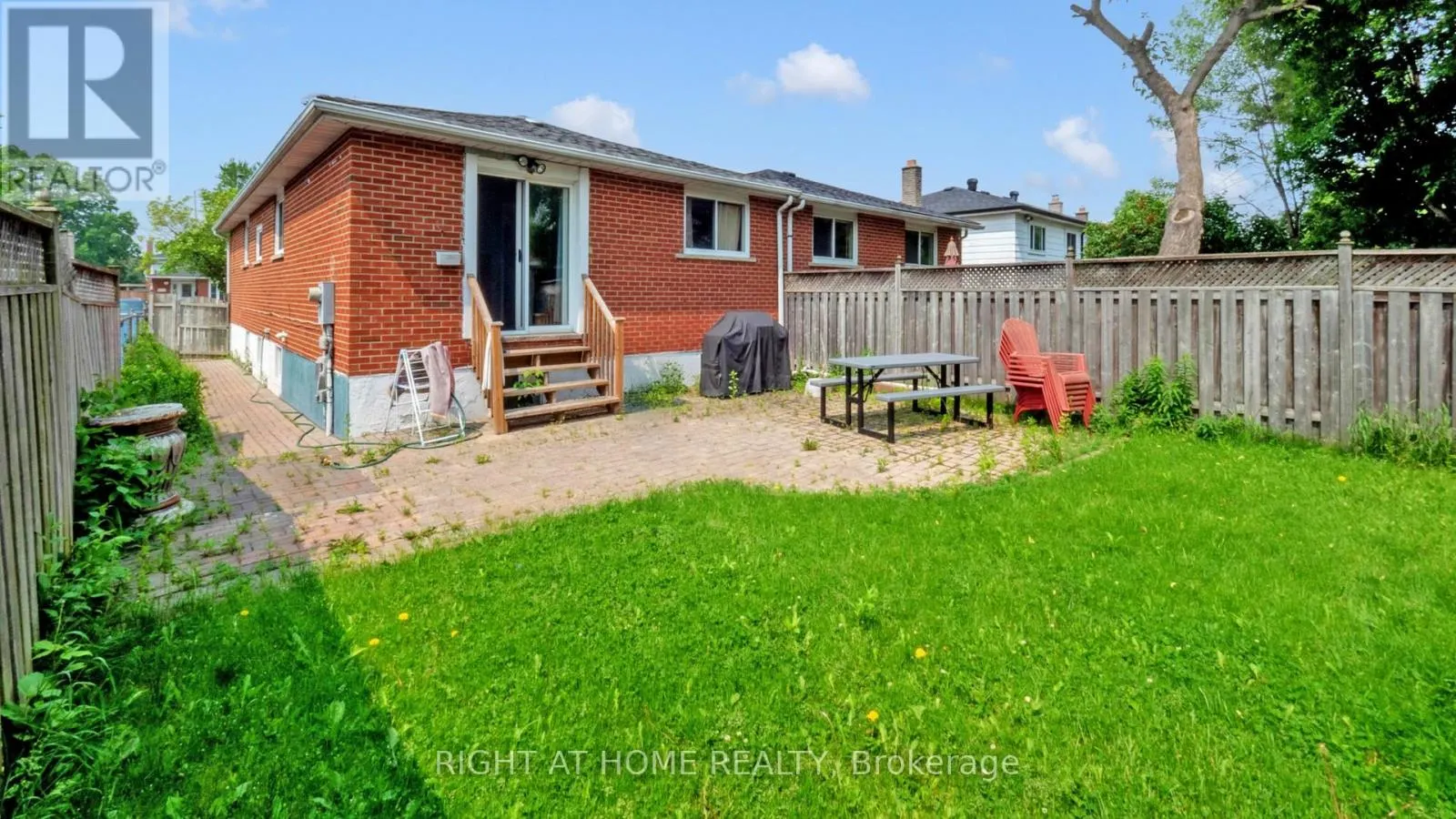 3456 OAKGLADE CRESCENT