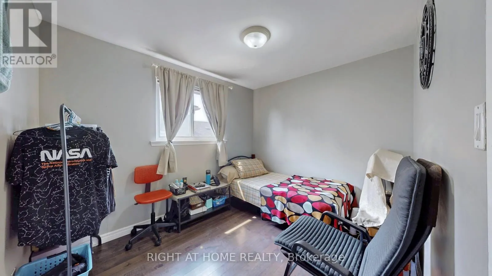 3456 OAKGLADE CRESCENT