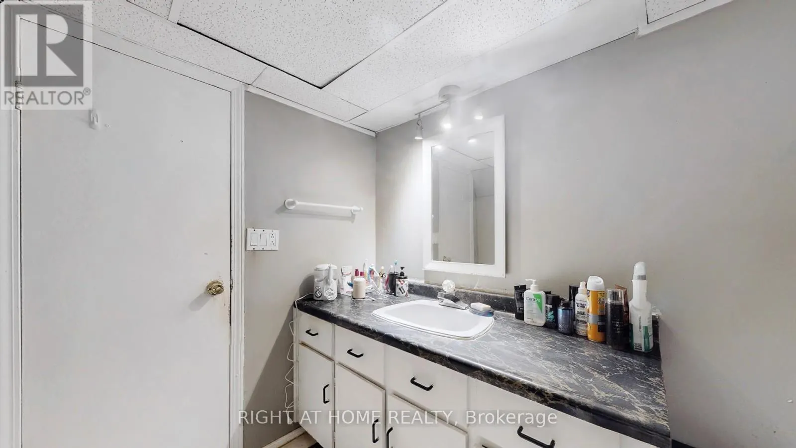 3456 OAKGLADE CRESCENT