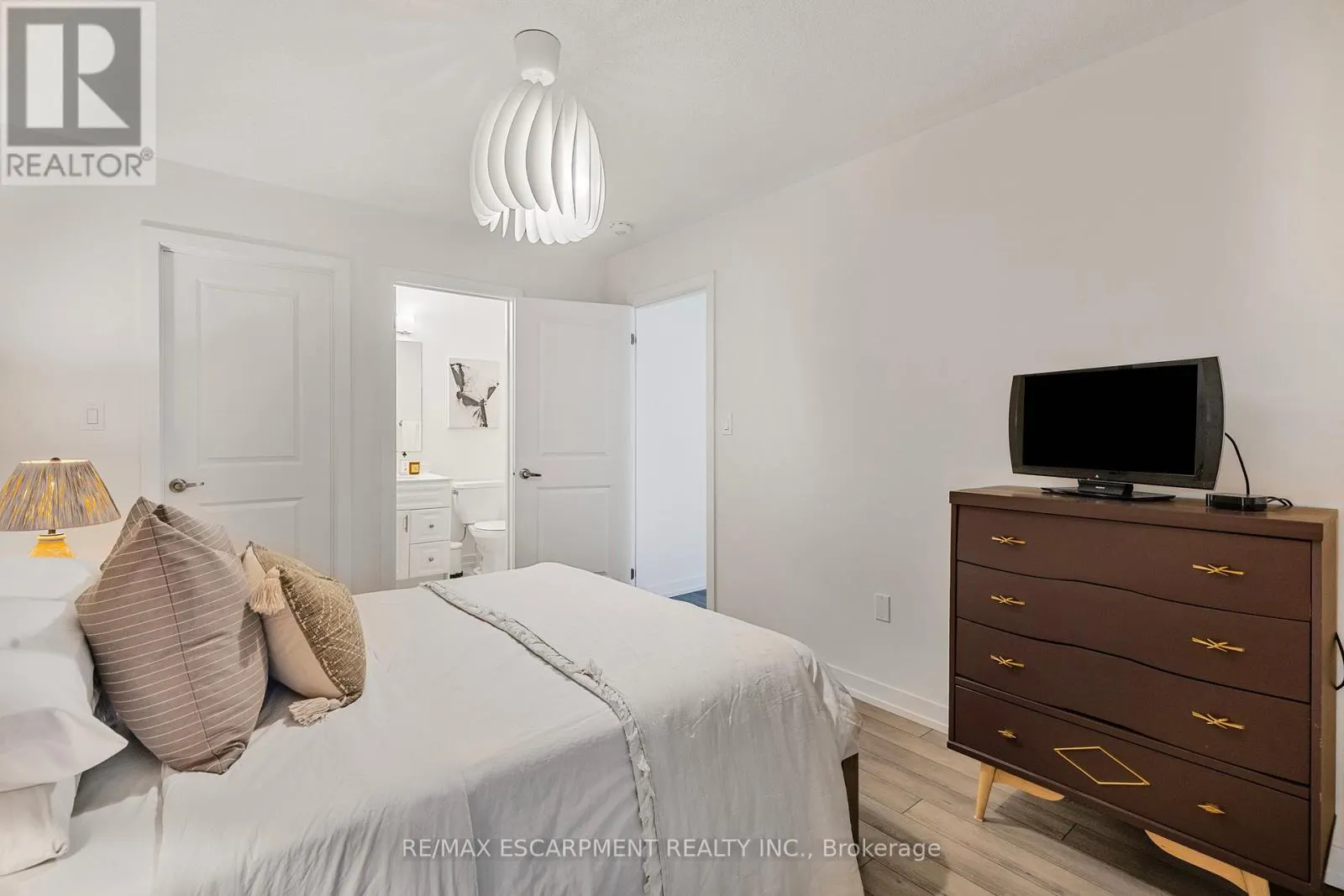1543 HILSON HEIGHTS