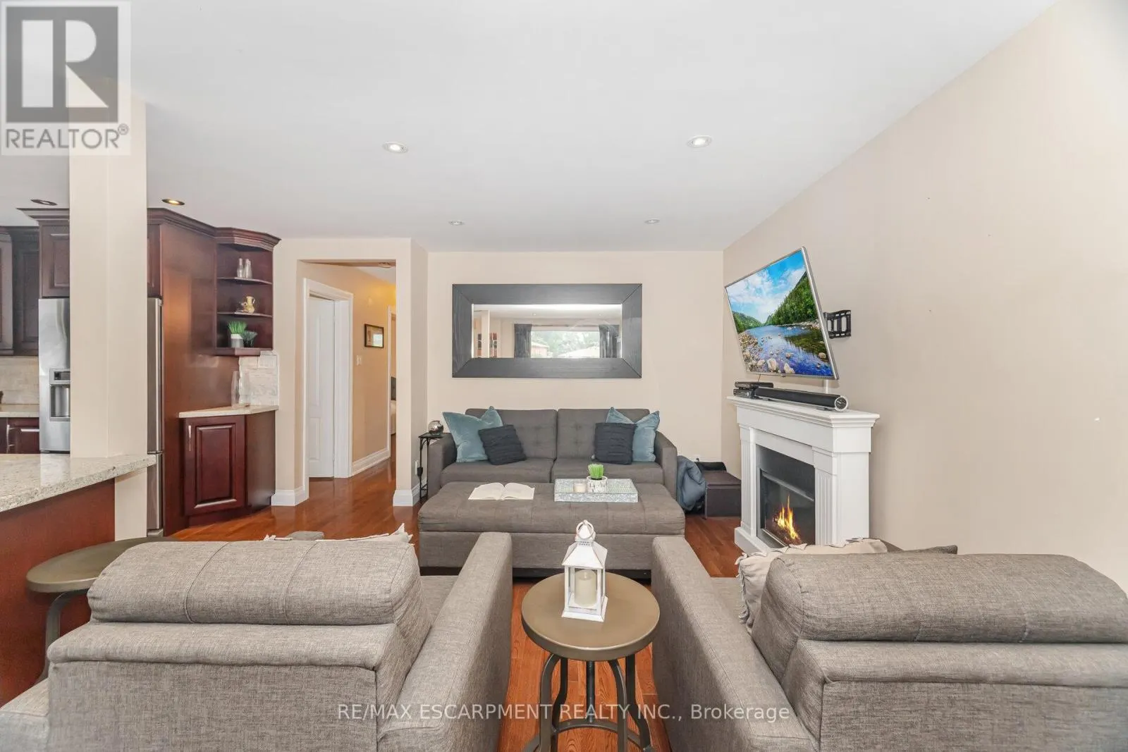 1132 CLAREDALE ROAD